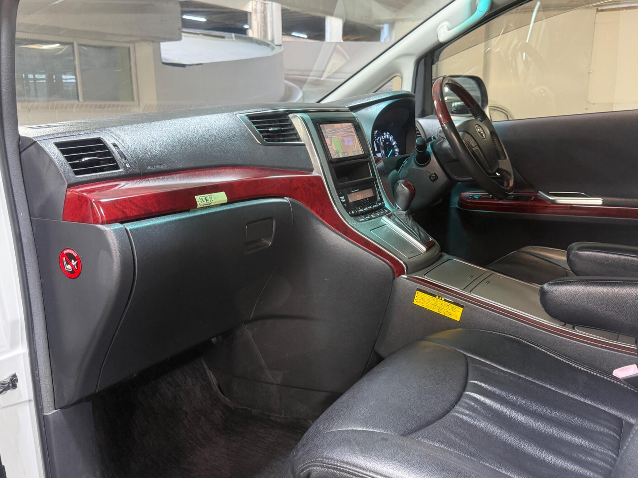 Toyota Alphard - Image 6