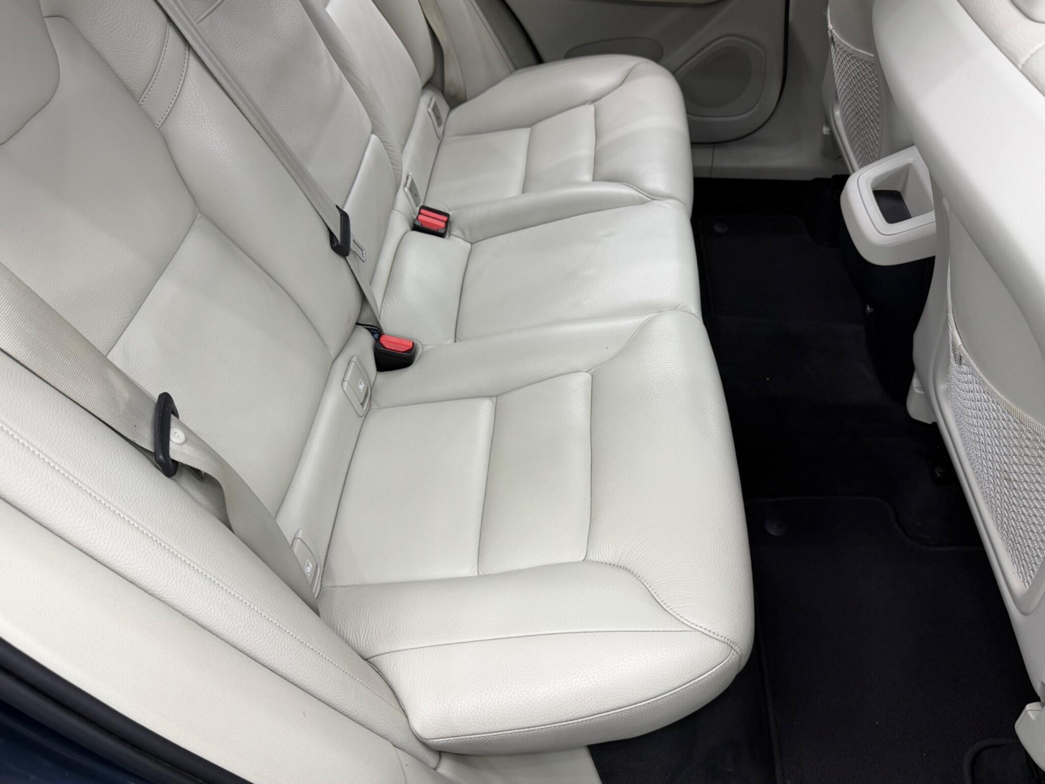 Volvo XC60 - Image 16