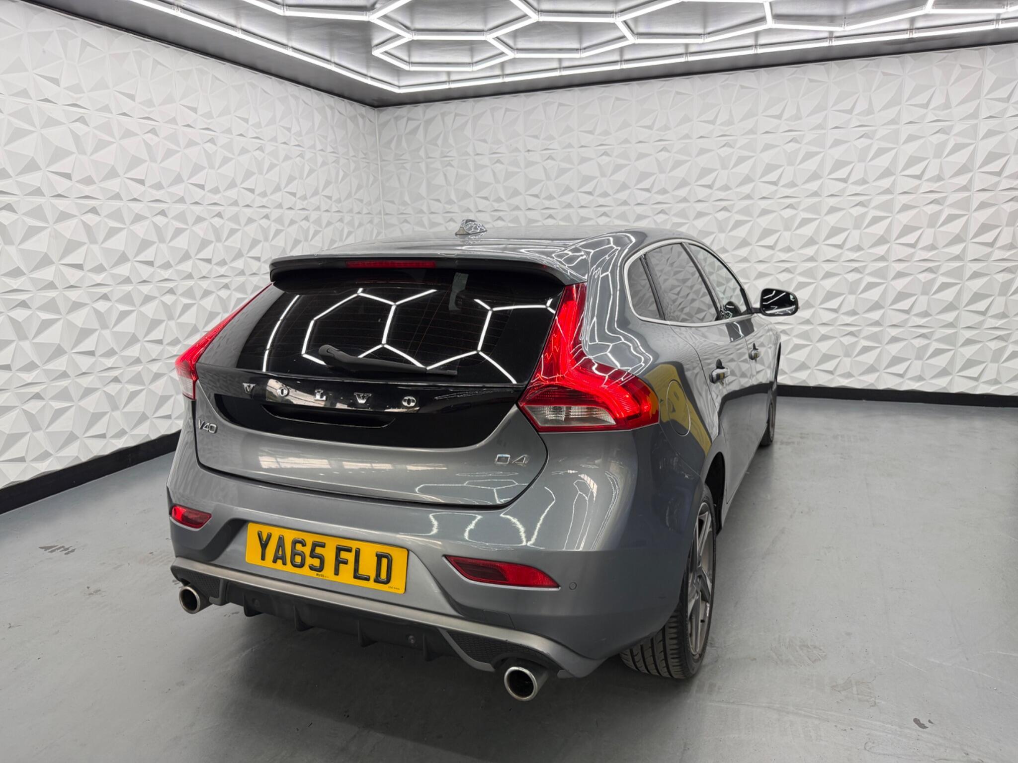 Volvo V40 - Image 12