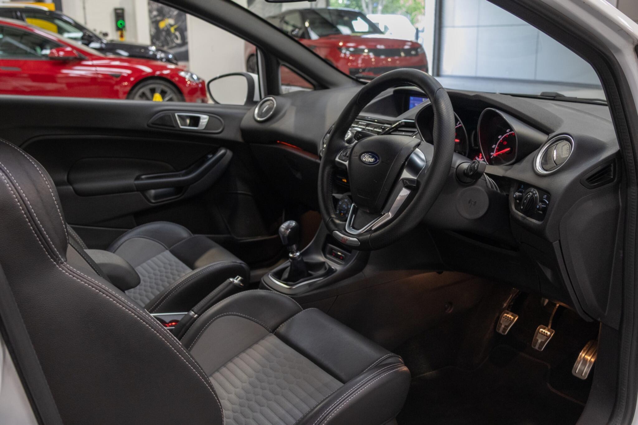 Ford Fiesta - Image 13