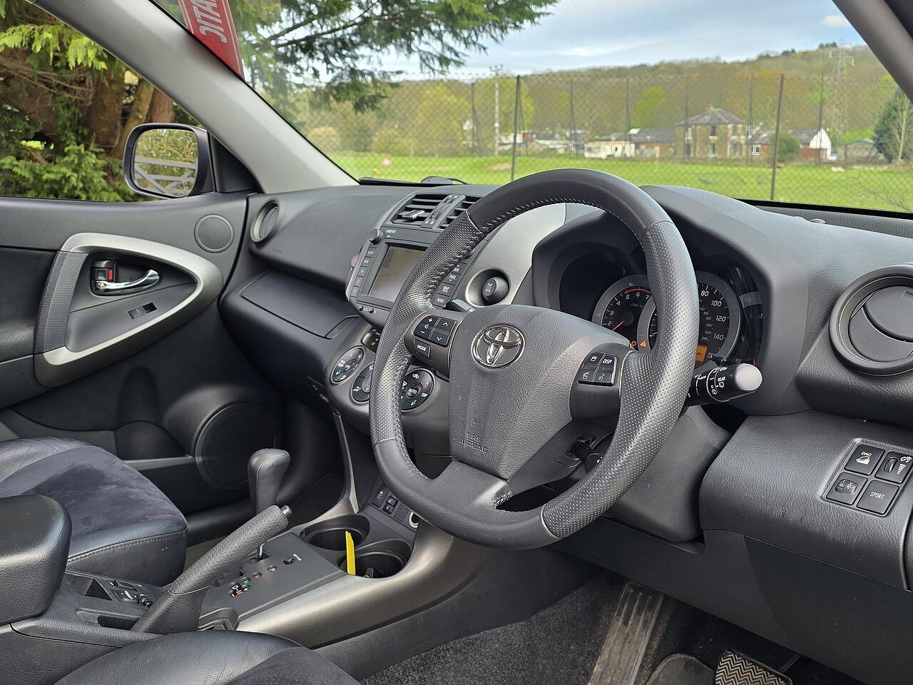 Toyota RAV4 - Image 12