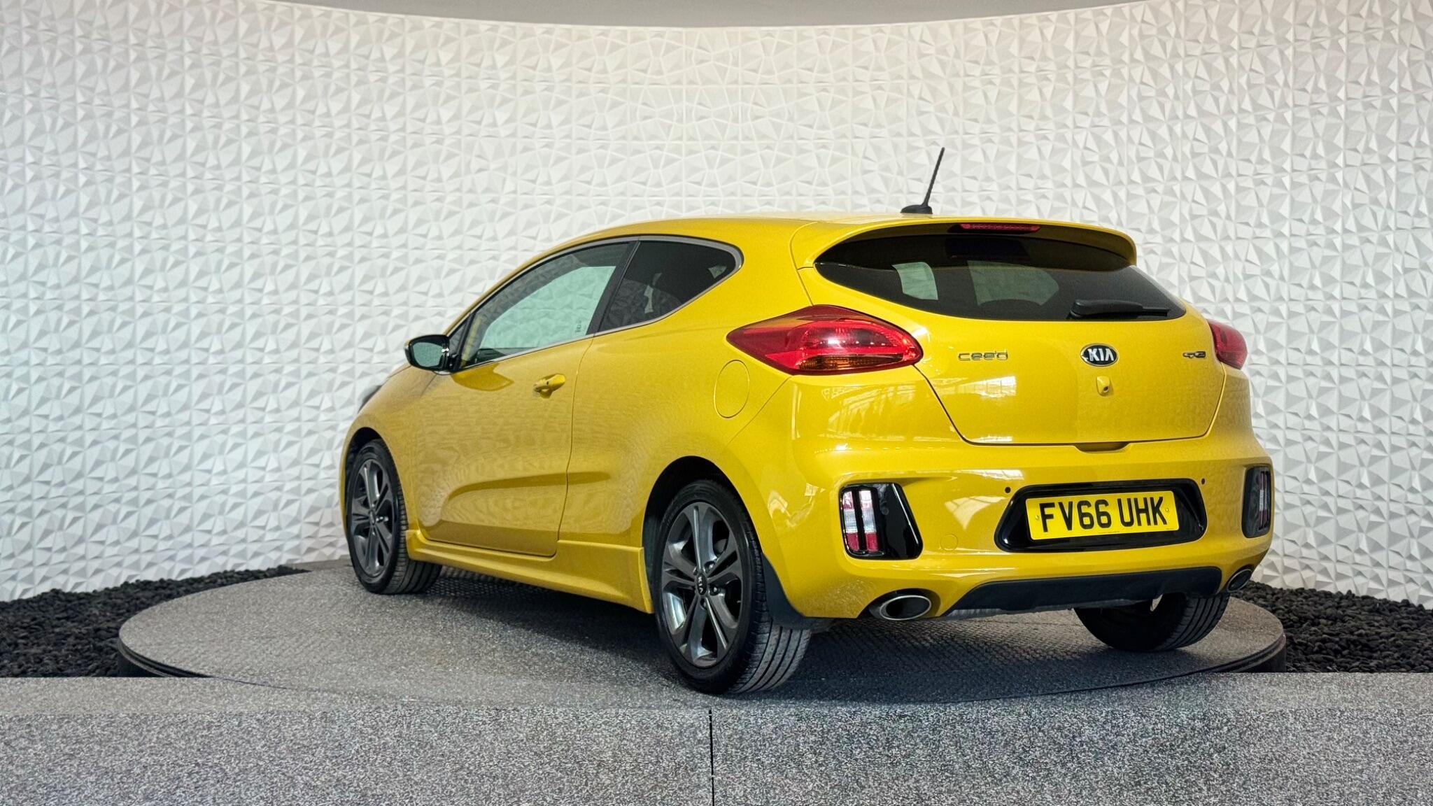 Kia ProCeed - Image 10