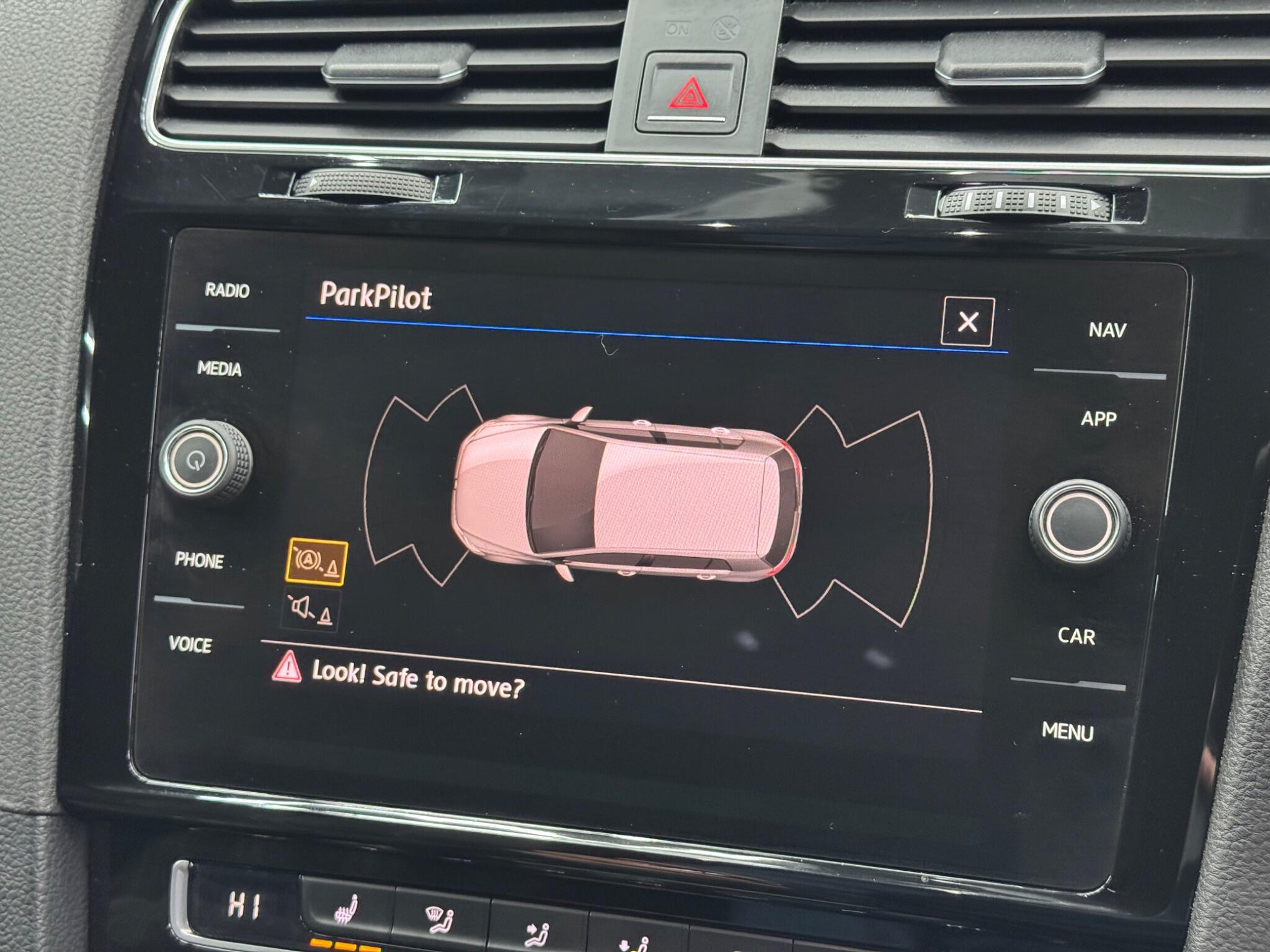 Volkswagen Golf - Image 34