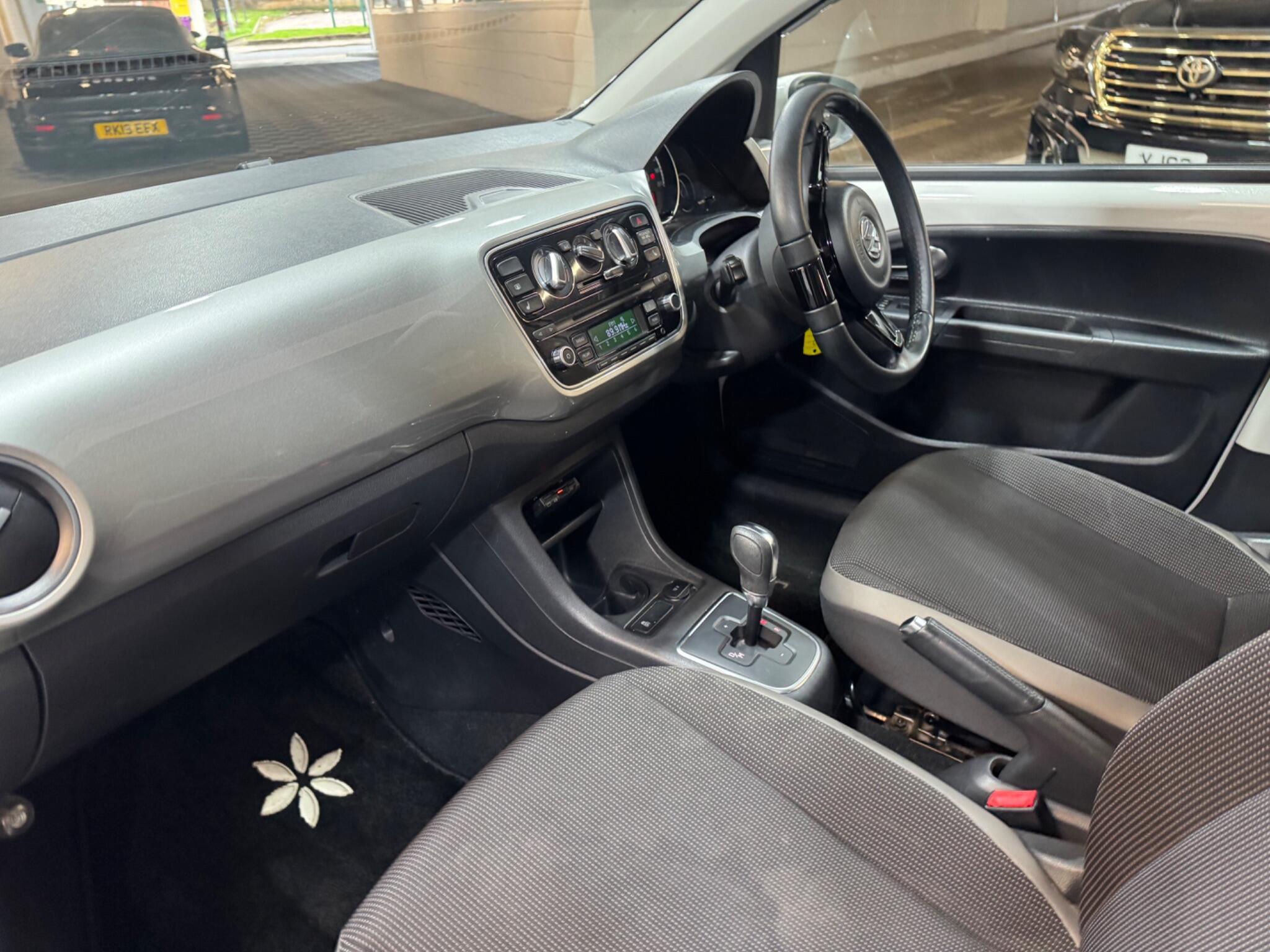 Volkswagen up! - Image 11