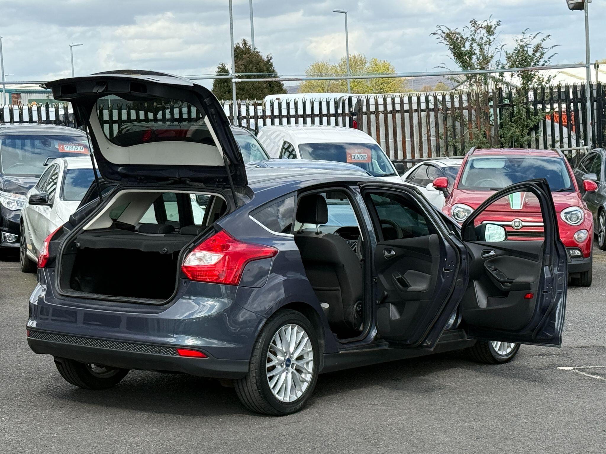 Ford Focus - Image 2