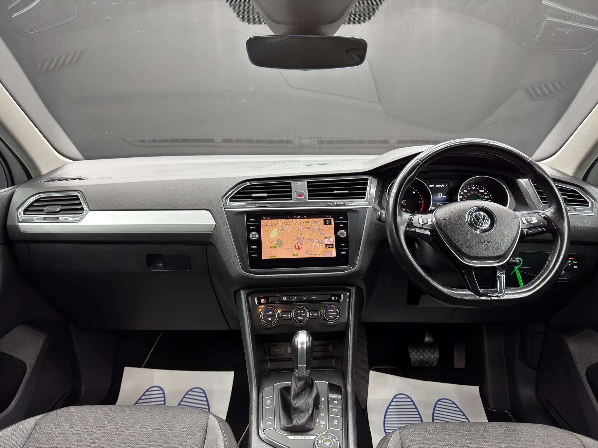 Volkswagen Tiguan - Image 10