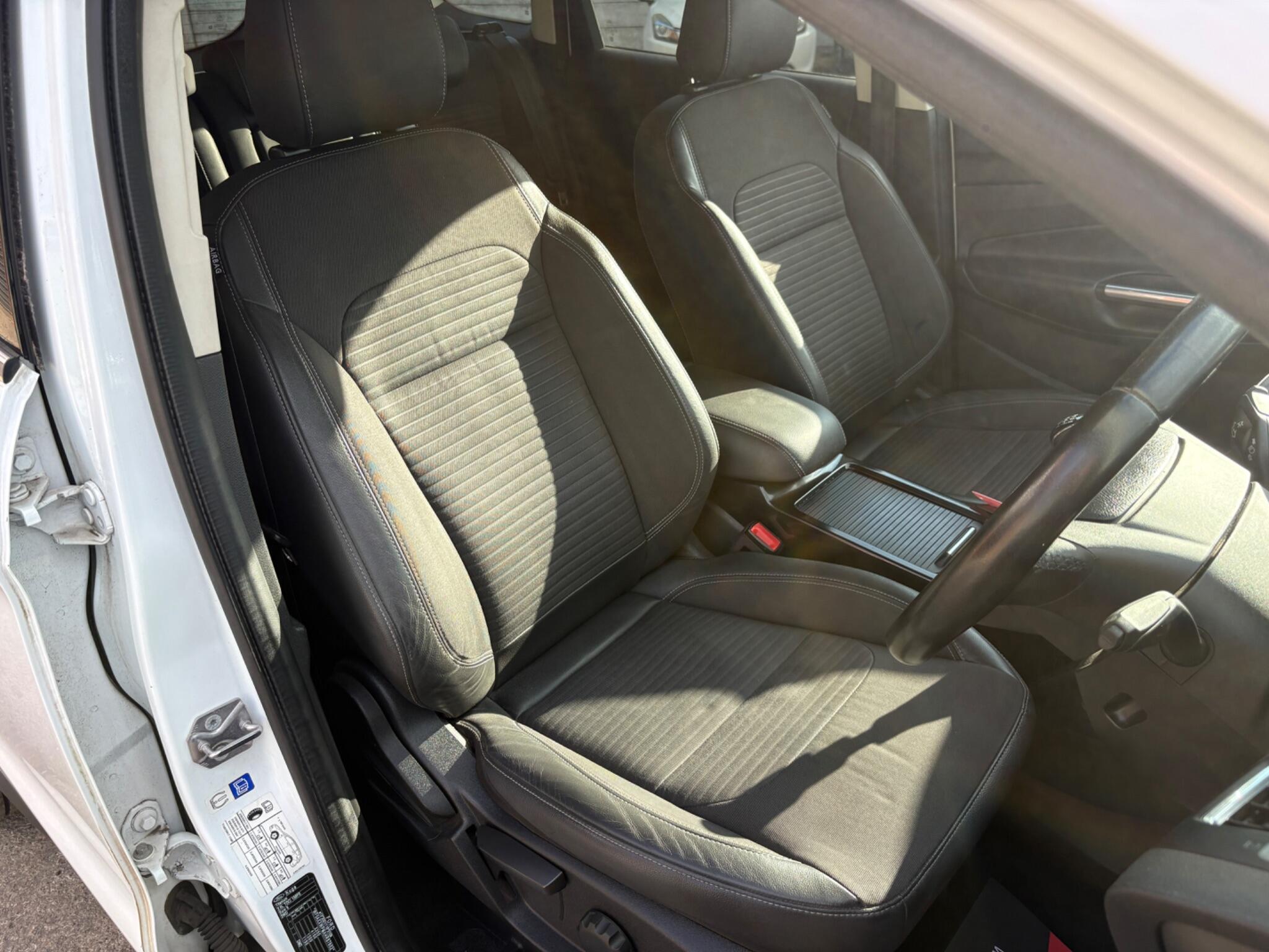 Ford Kuga - Image 11