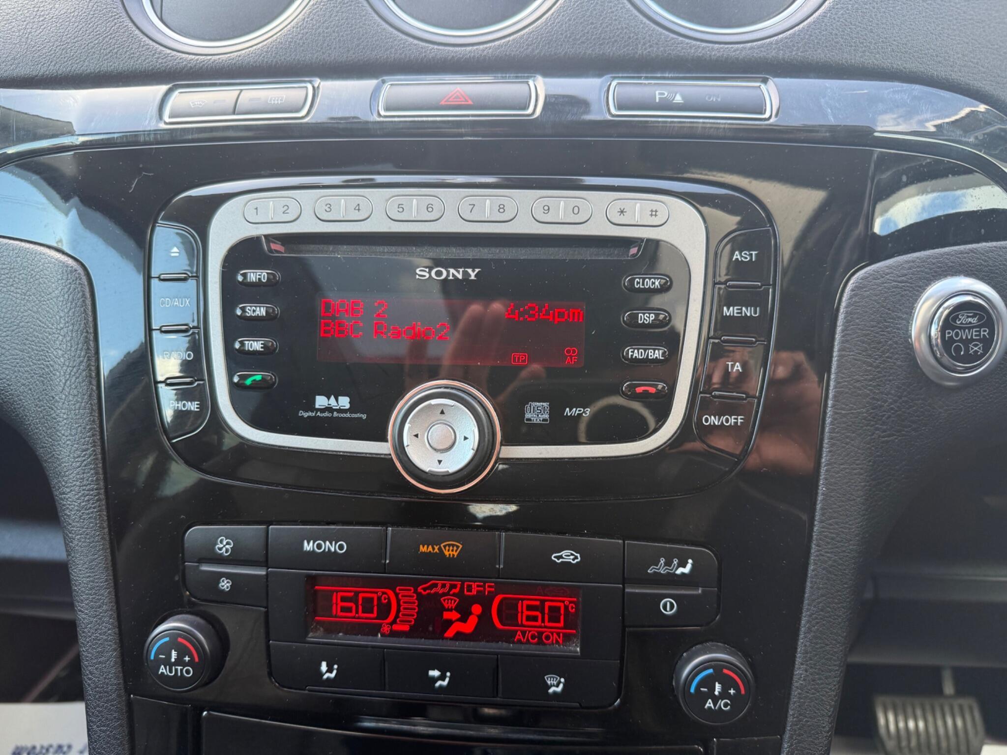 Ford Galaxy - Image 19