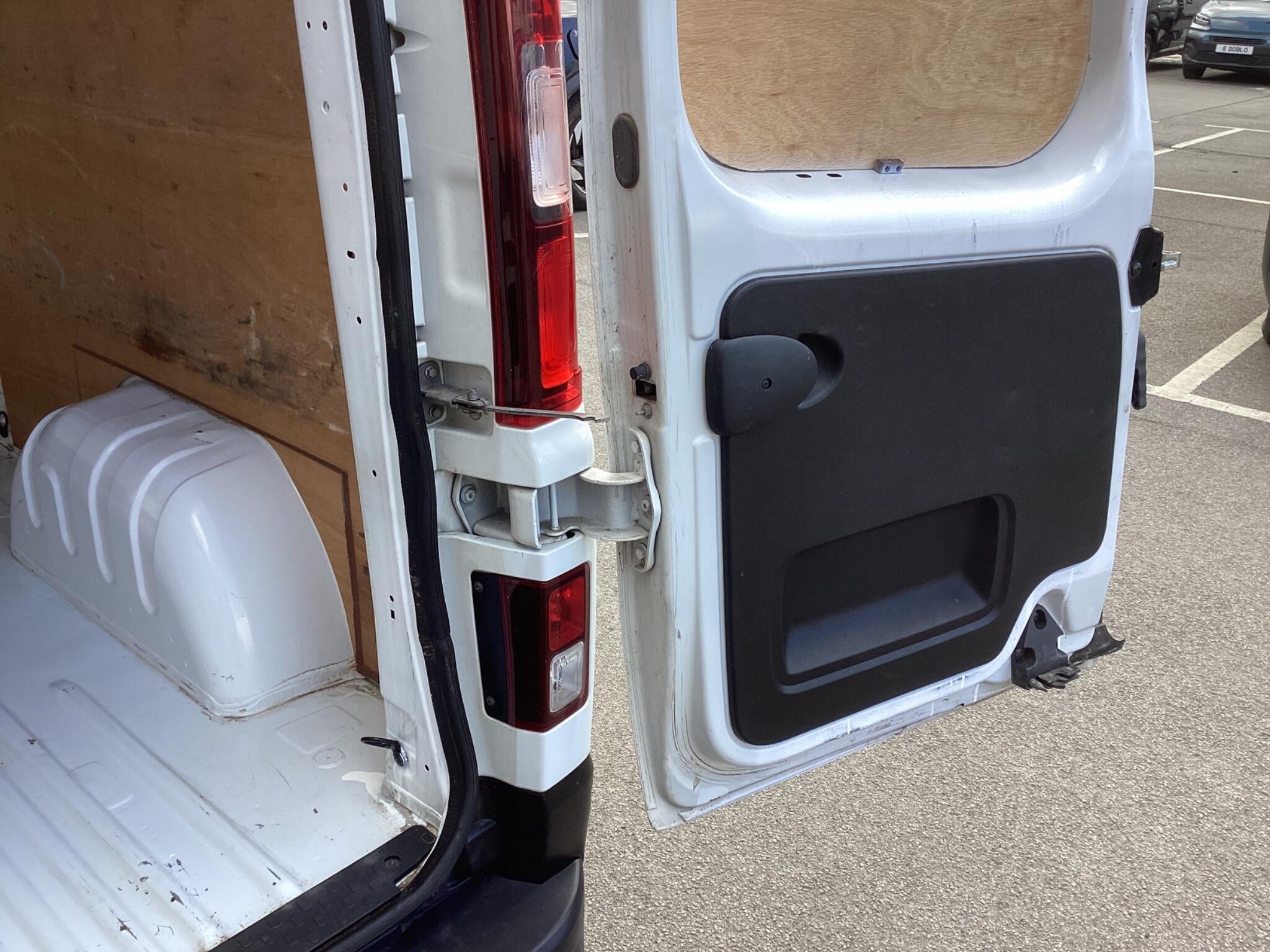 Renault Trafic - Image 14