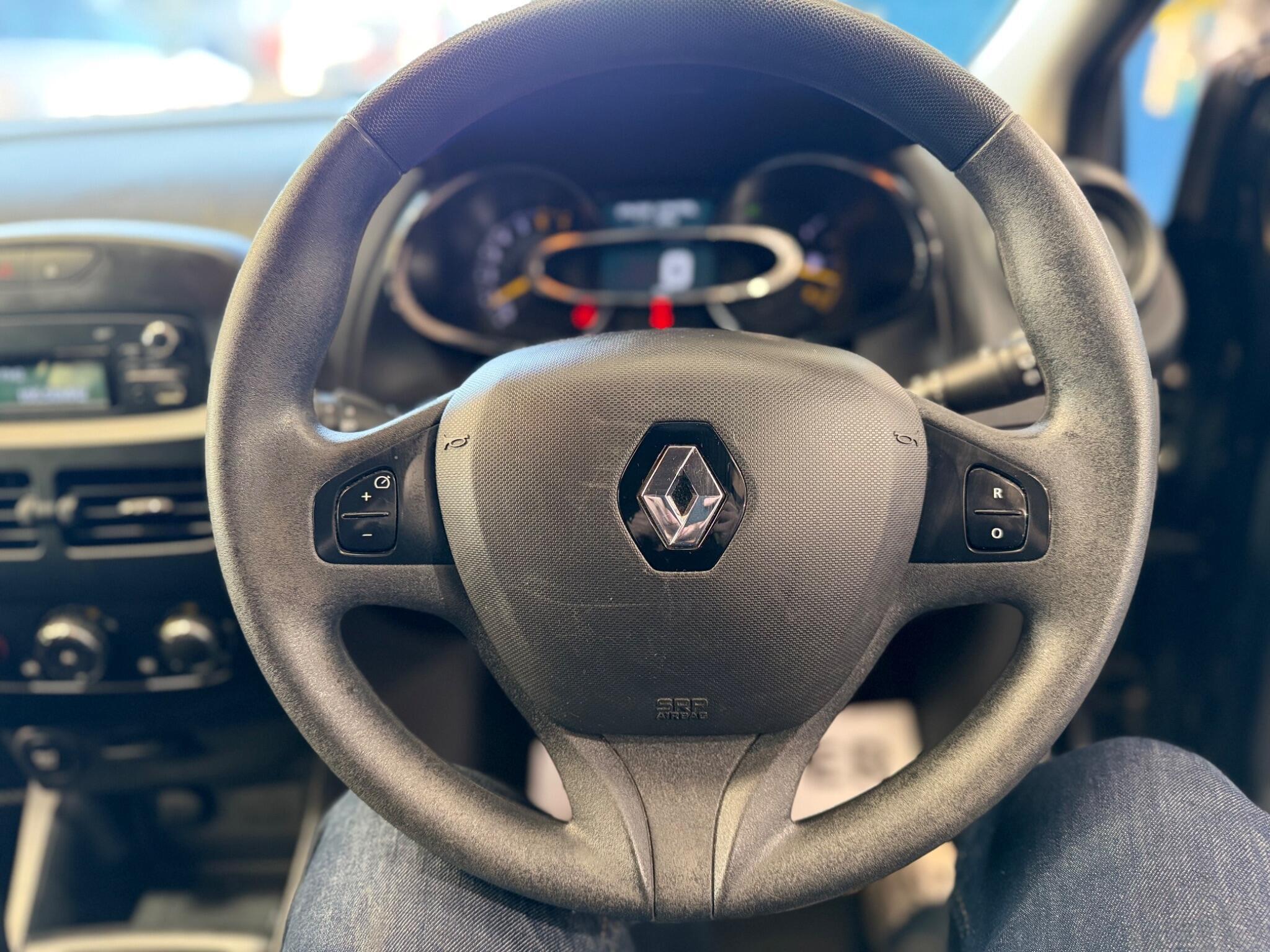 Renault Clio - Image 19