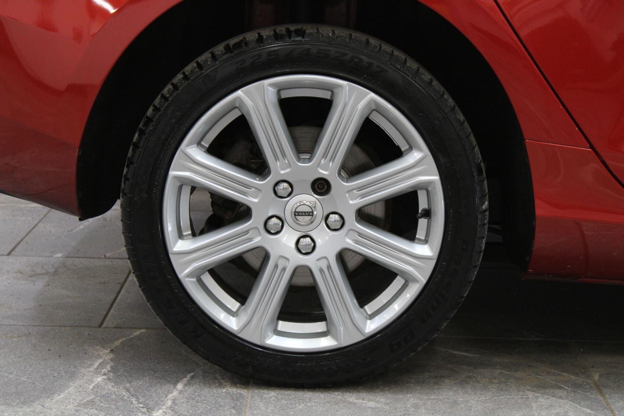 Volvo V40 - Image 10