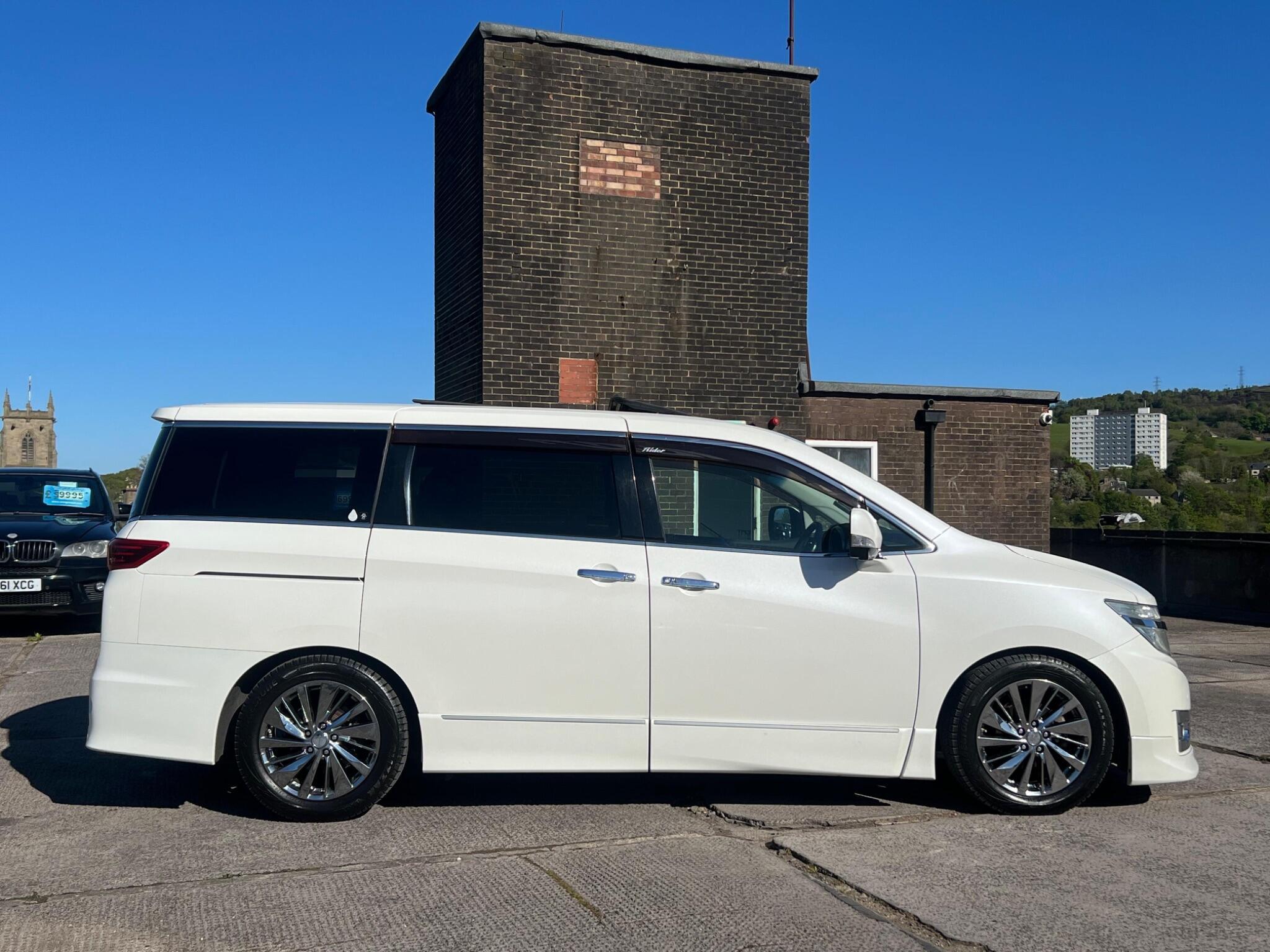 Nissan Elgrand - Image 5