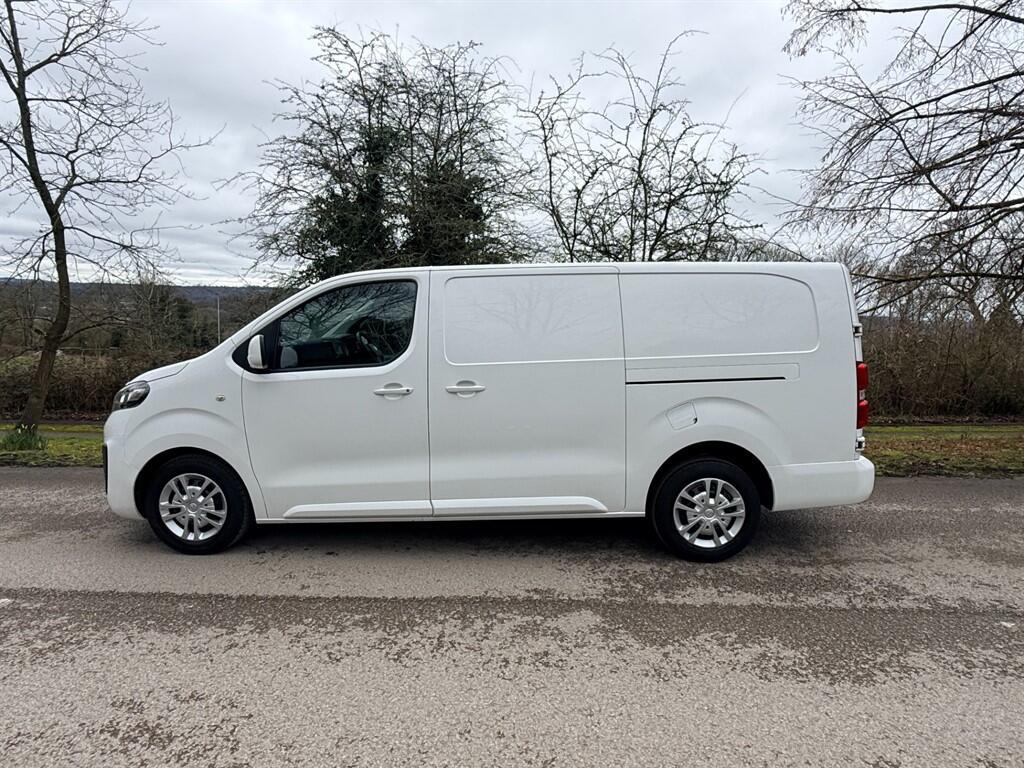 Vauxhall Vivaro - Image 16
