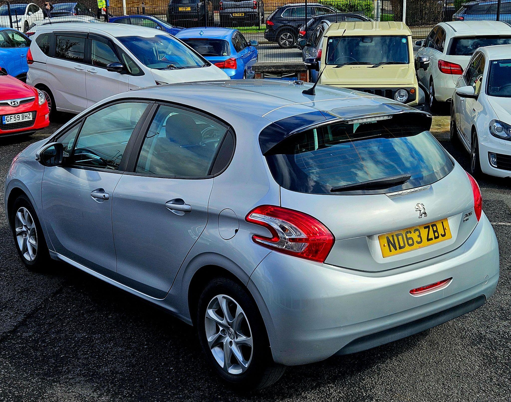 Peugeot 208 - Image 13