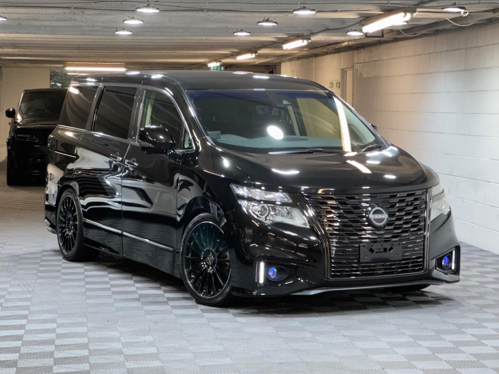 Nissan Elgrand - Image 7