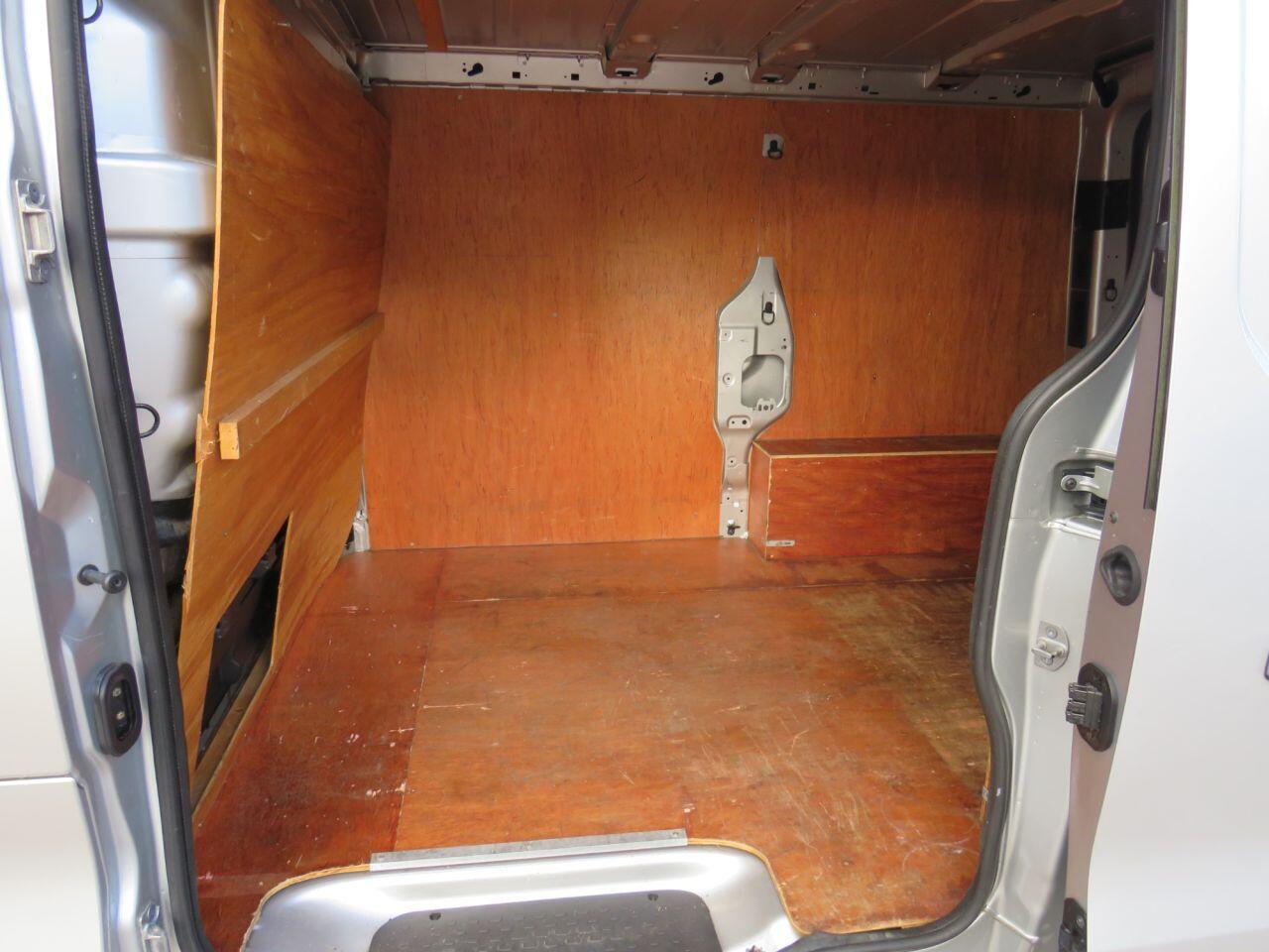 Renault Trafic - Image 8