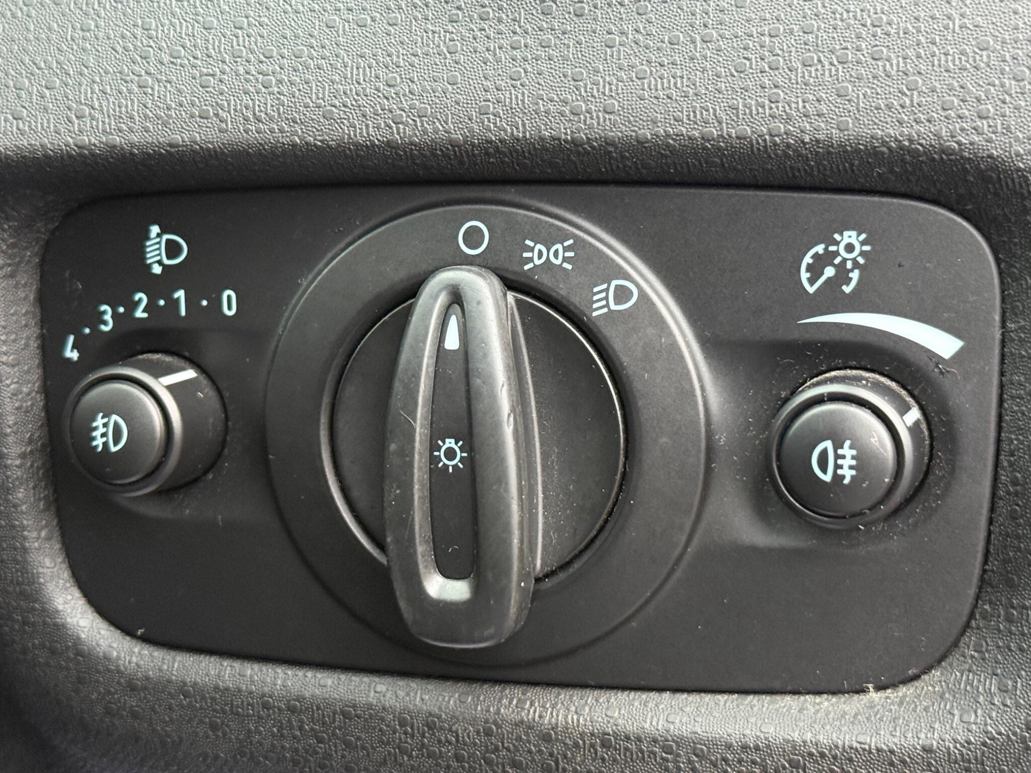 Ford Fiesta - Image 23