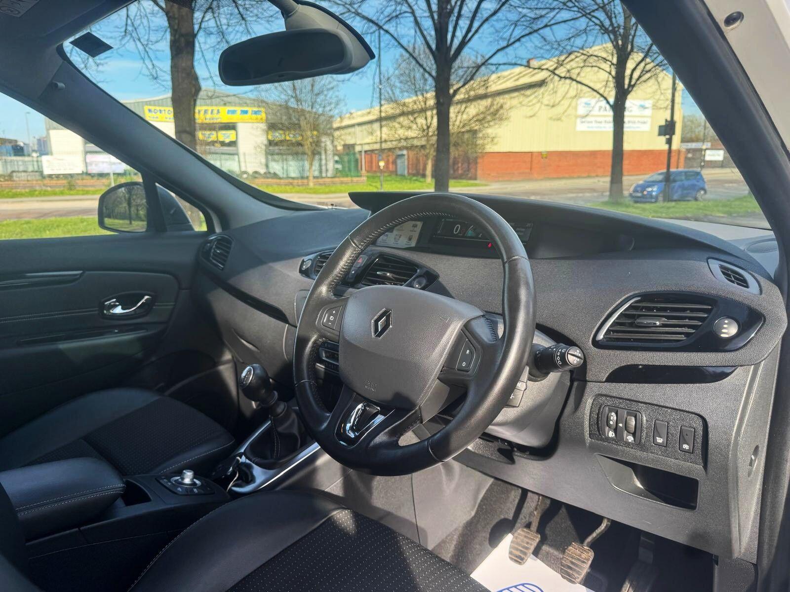 Renault Grand Scenic - Image 18