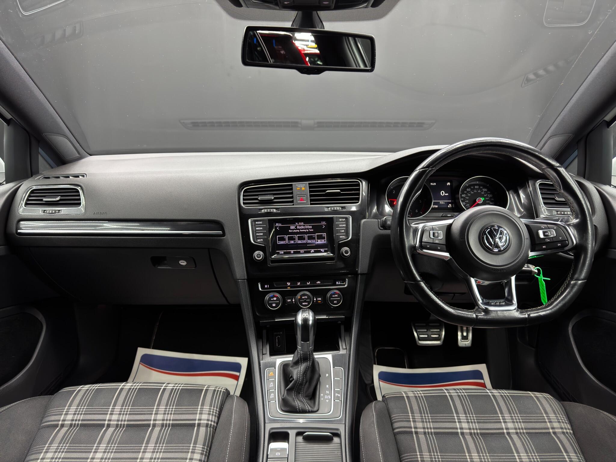 Volkswagen Golf - Image 10
