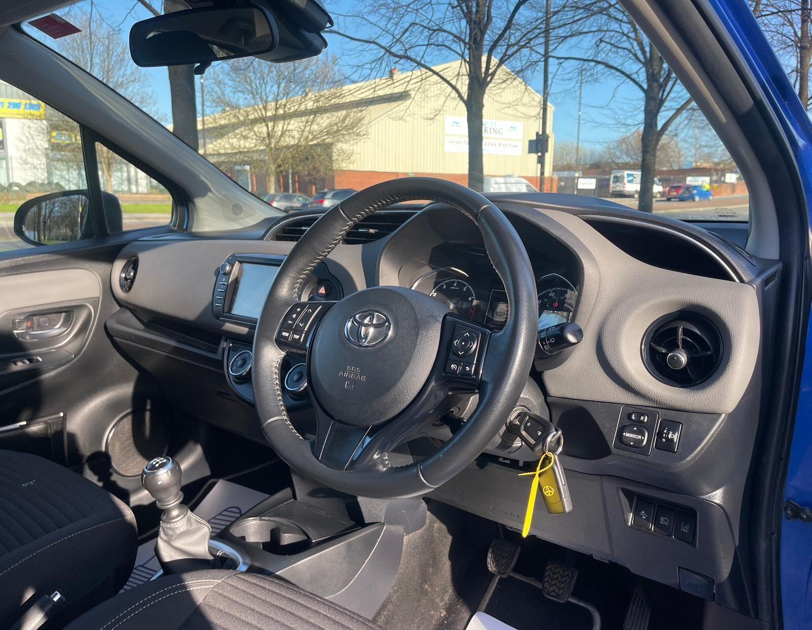 Toyota Yaris - Image 18