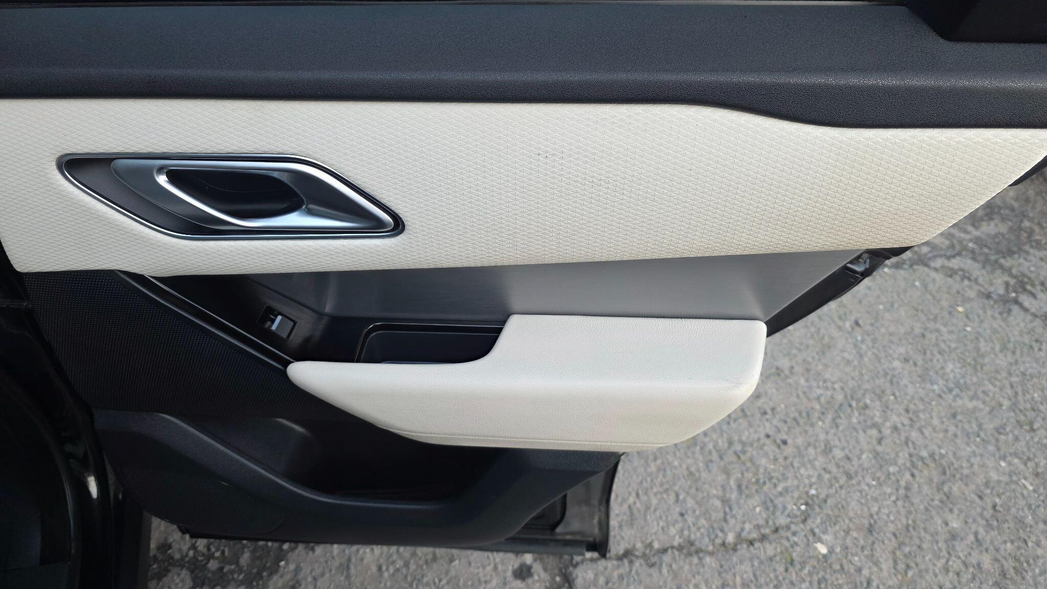 Land Rover Range Rover Velar - Image 63