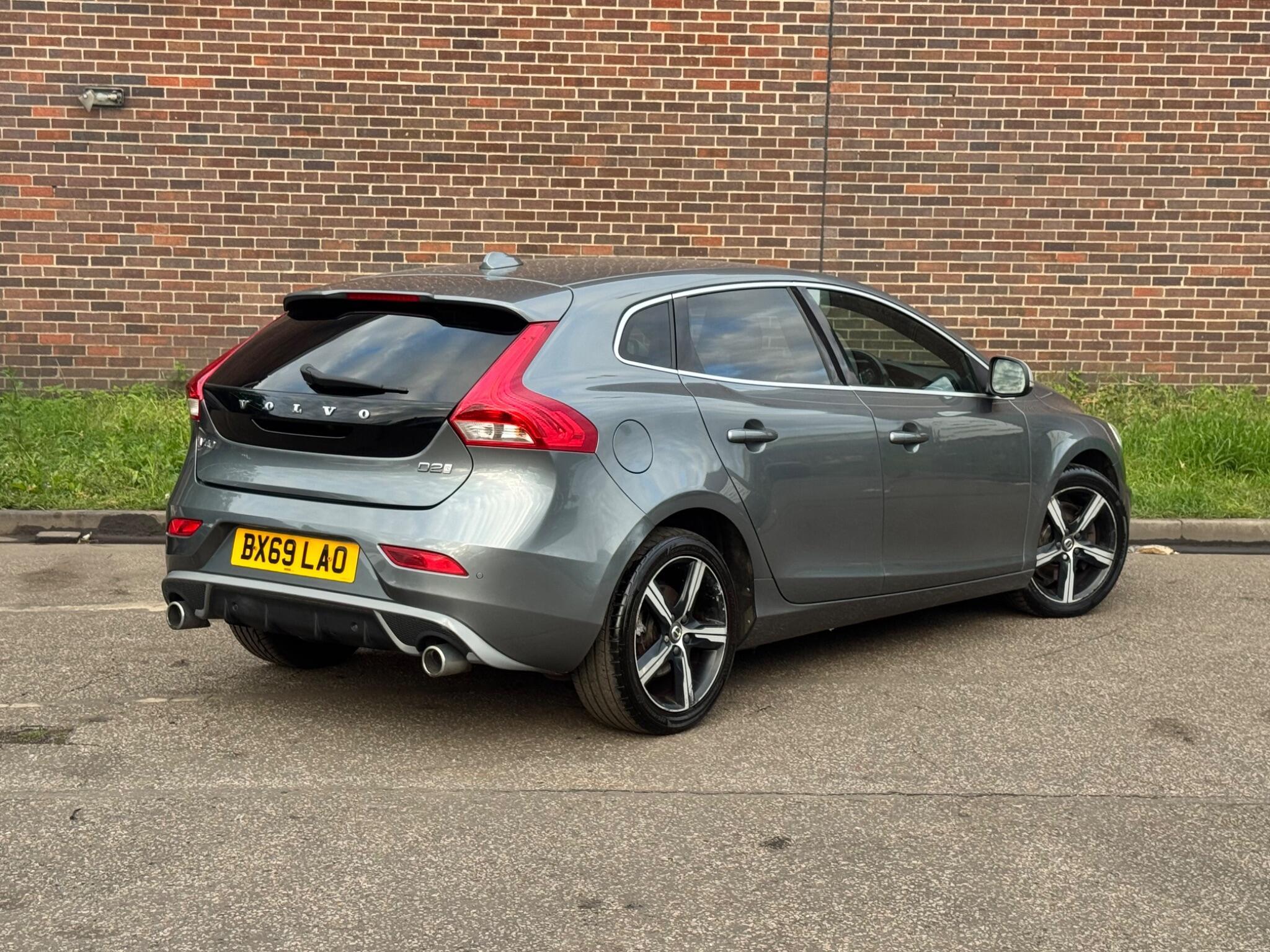 Volvo V40 - Image 16