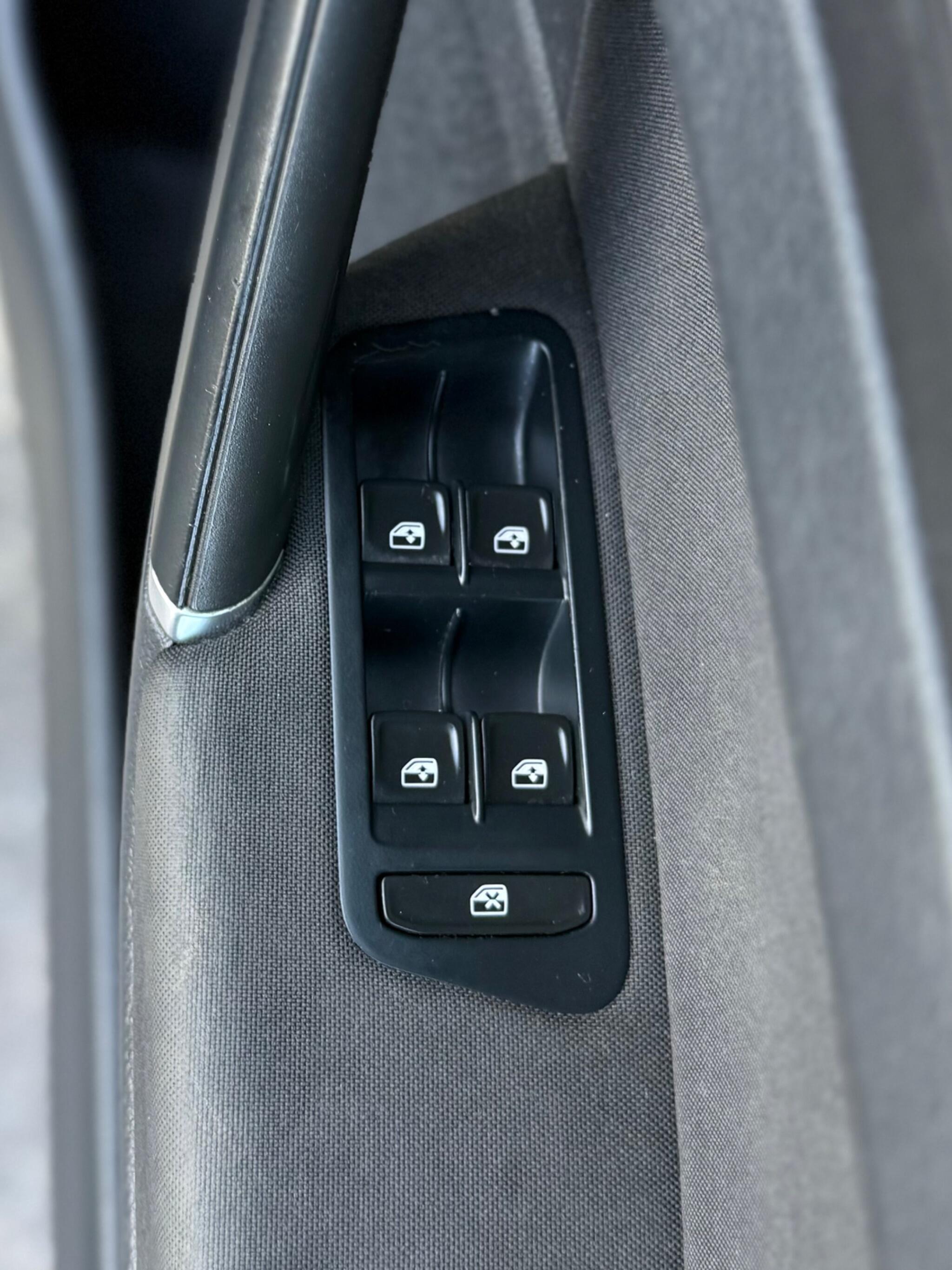 Volkswagen Golf - Image 40