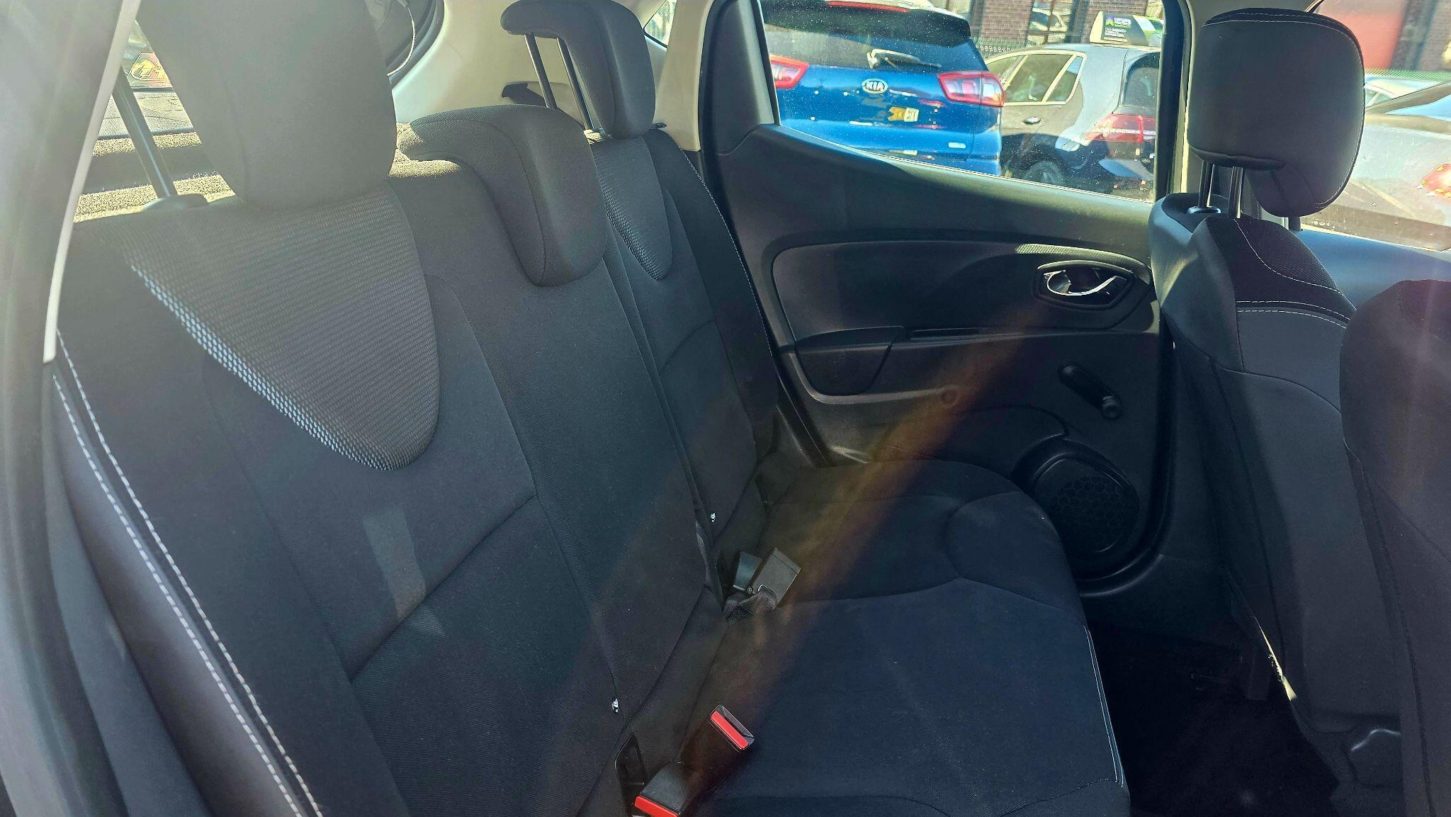 Renault Clio - Image 19