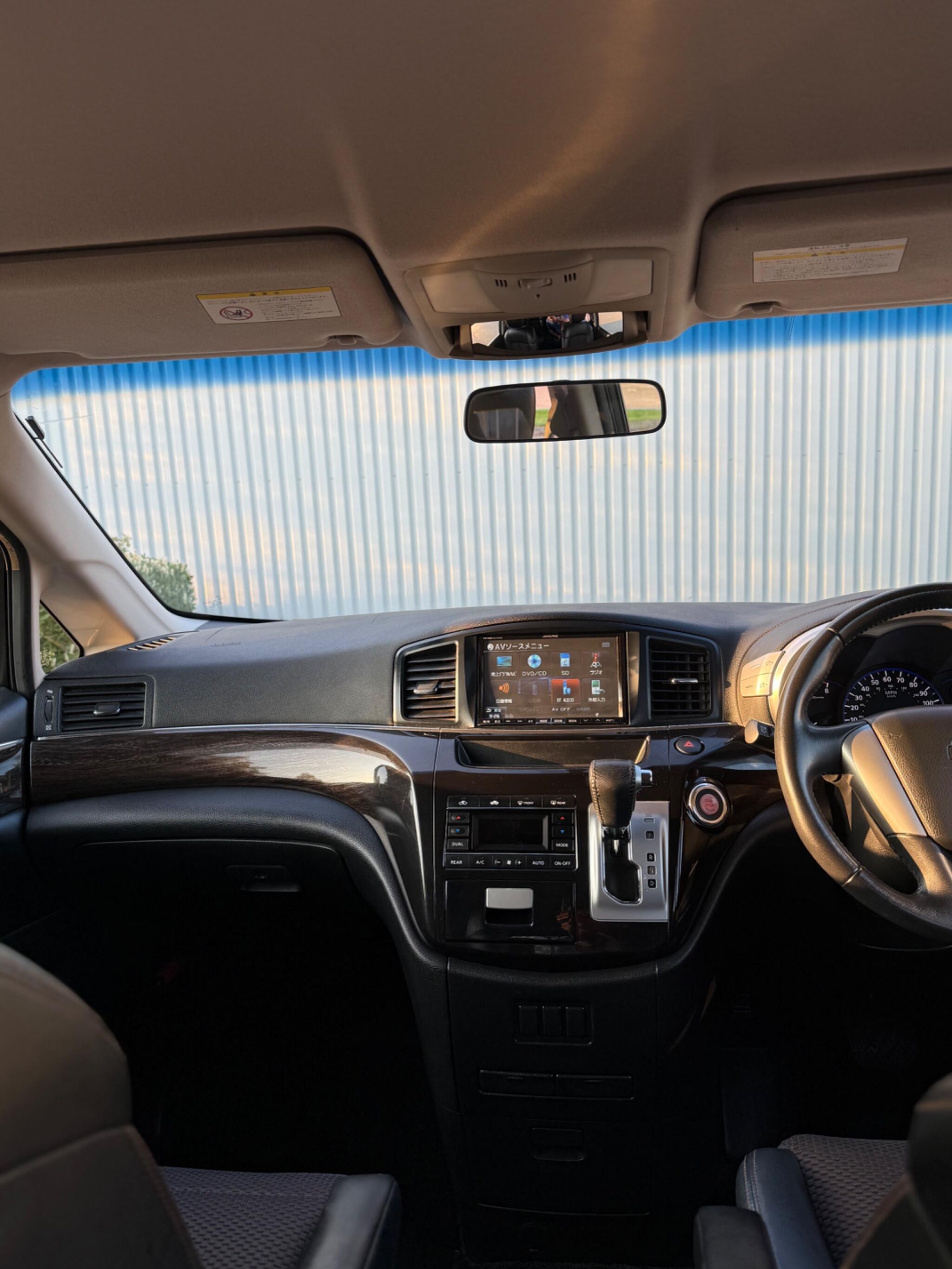 Nissan Elgrand - Image 38