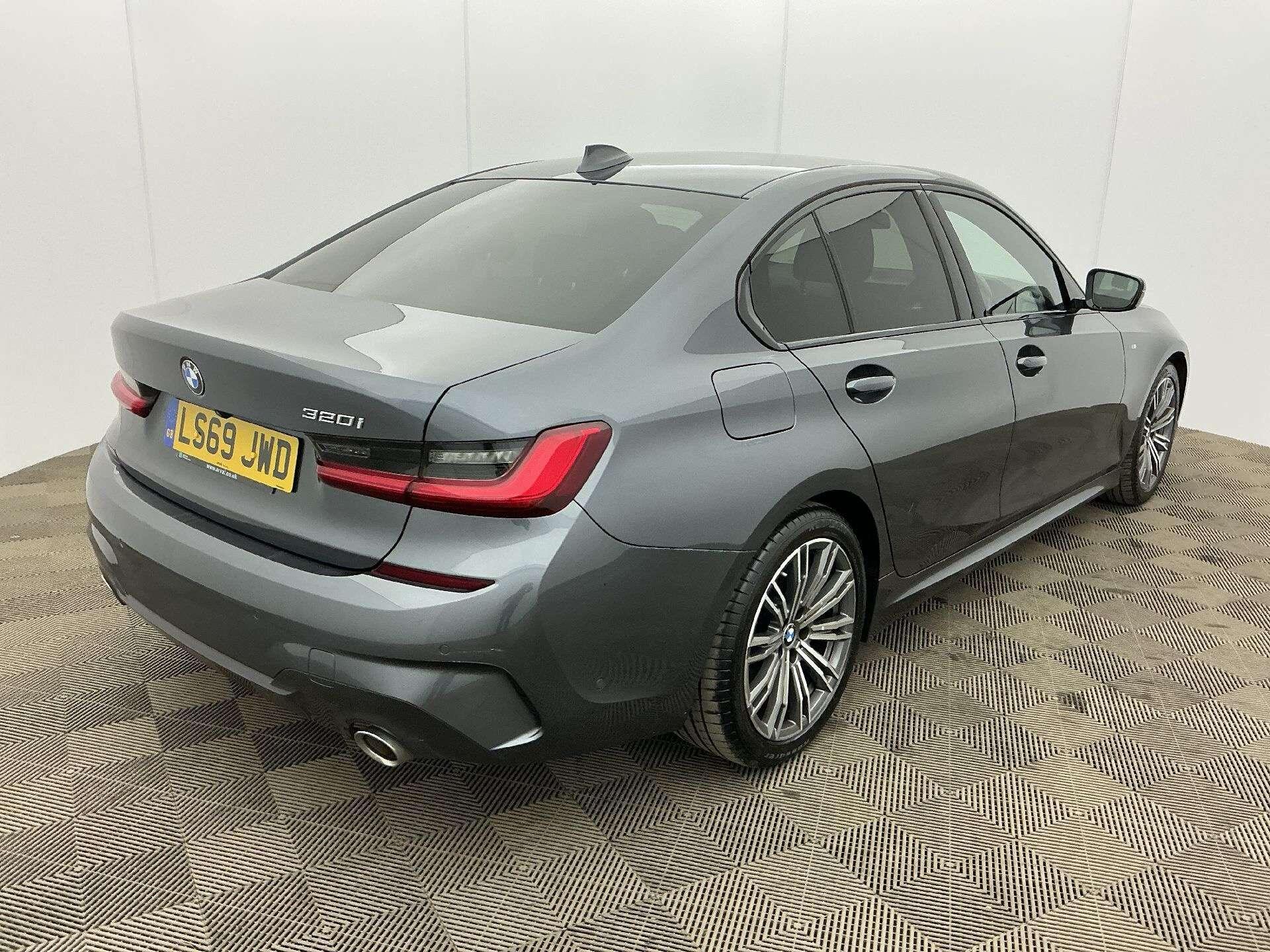 BMW 3 Series - Image 6