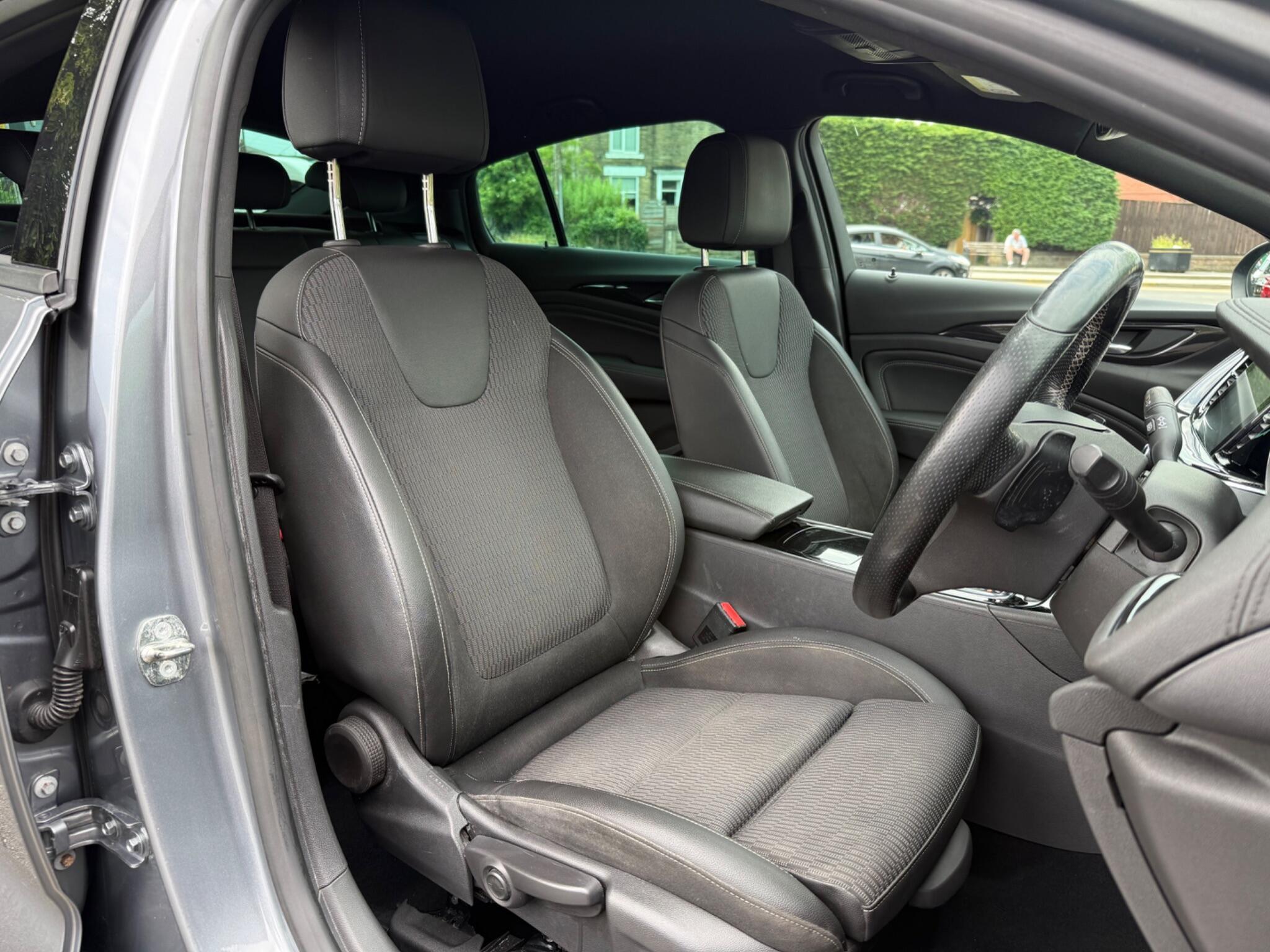 Vauxhall Insignia - Image 13