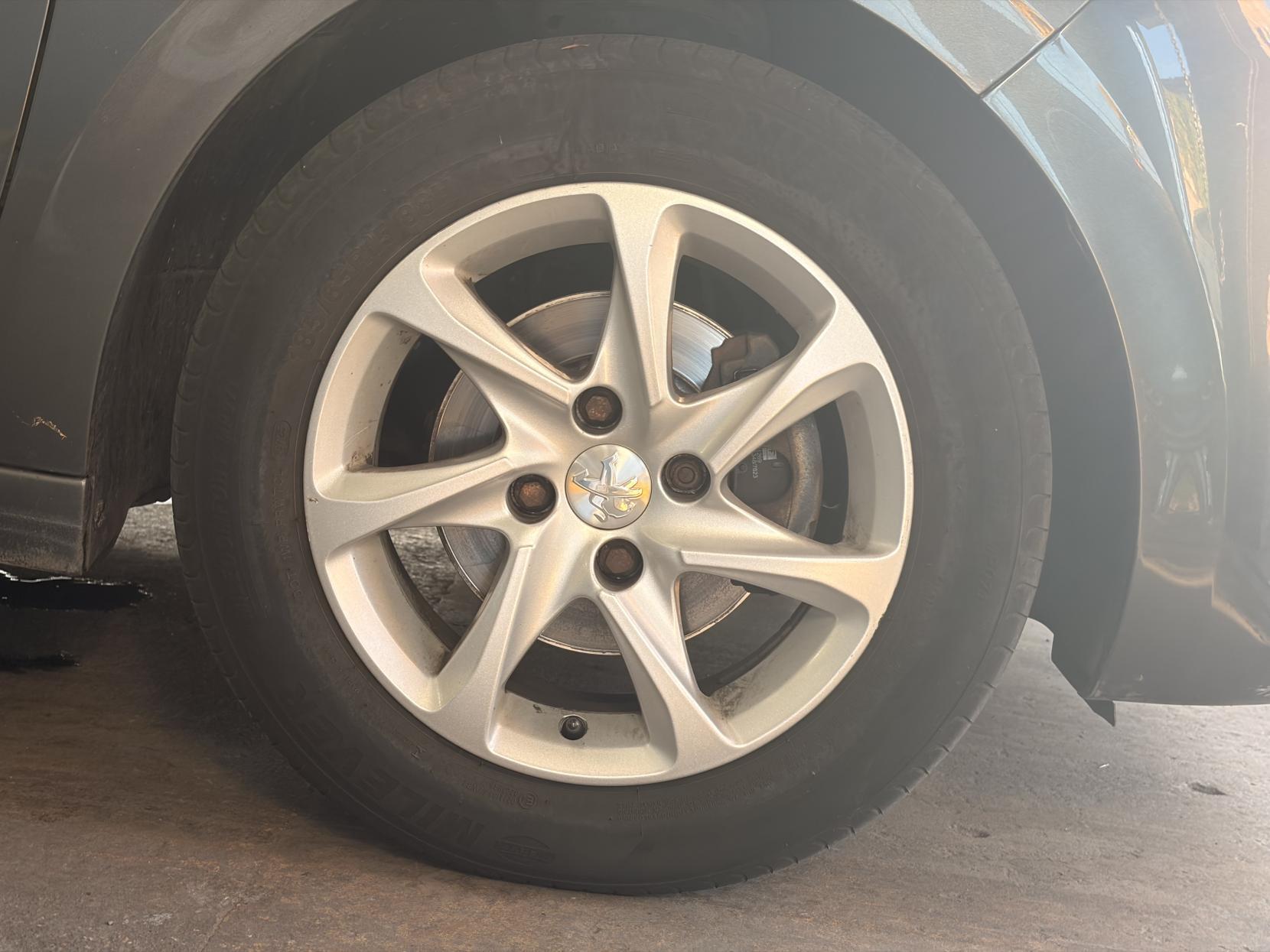 Peugeot 208 - Image 11