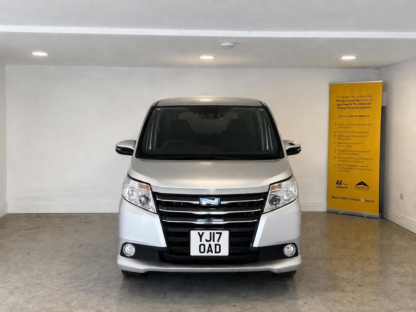 Toyota Noah - Image 8