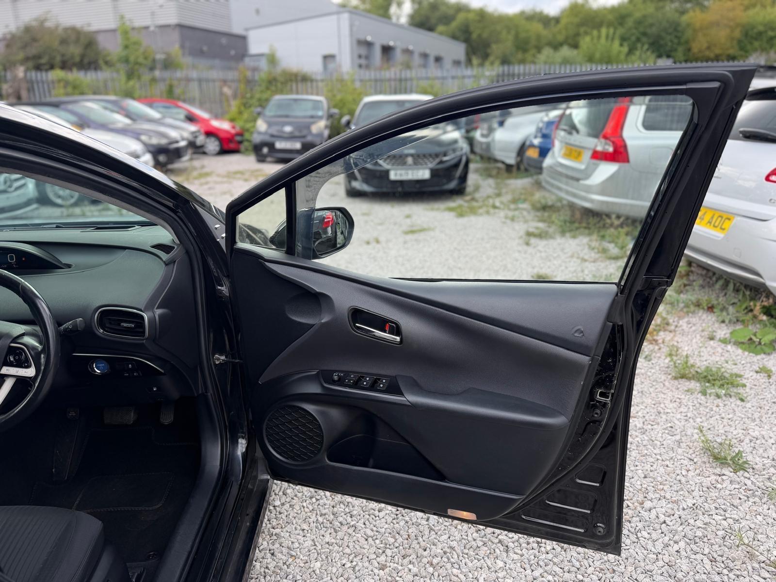 Toyota Prius - Image 9