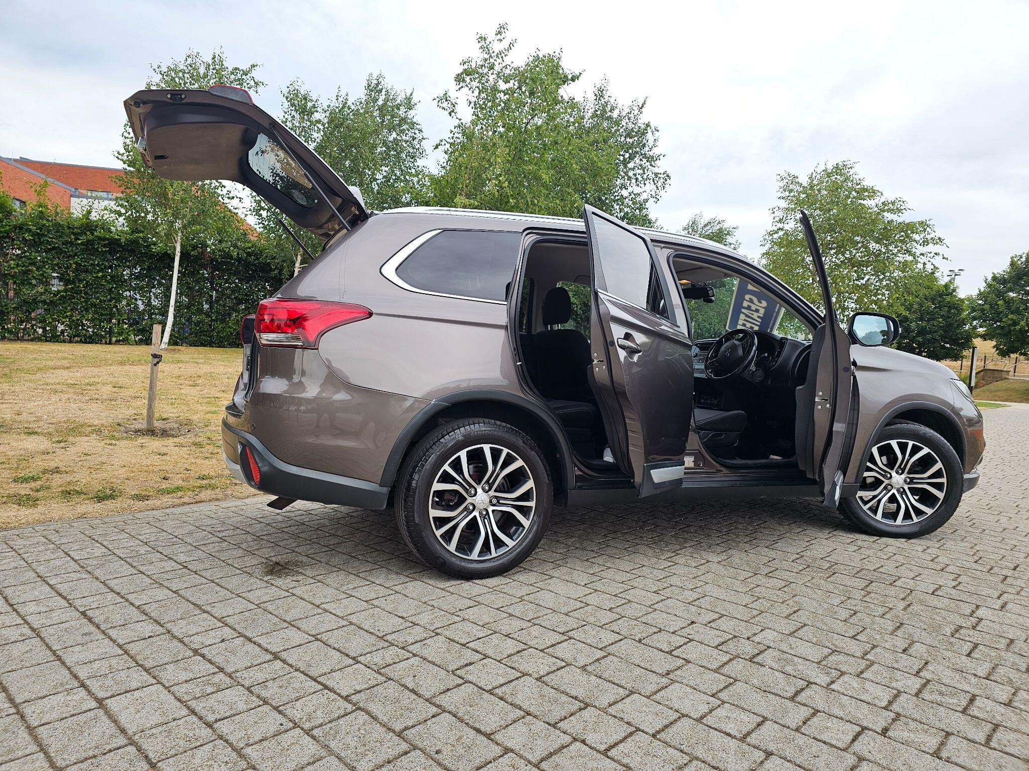 Mitsubishi Outlander - Image 17