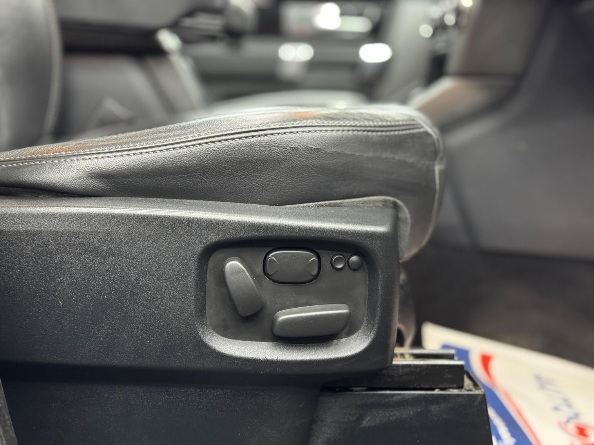 Land Rover DISCOVERY 4 - Image 44