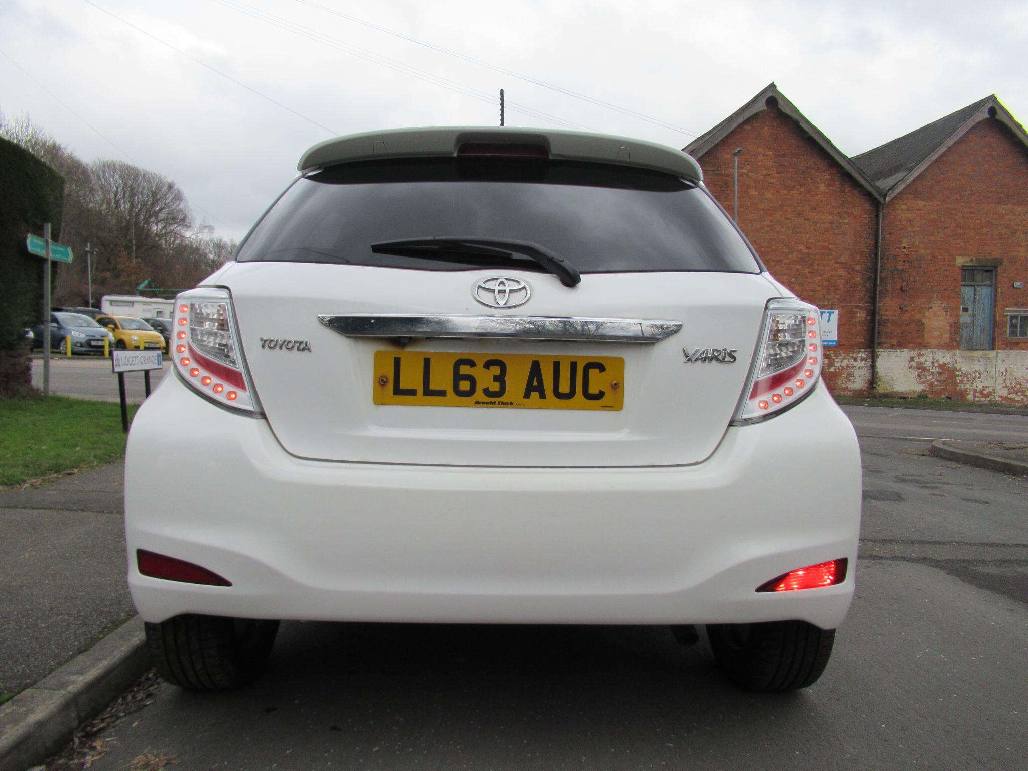 Toyota Yaris - Image 4