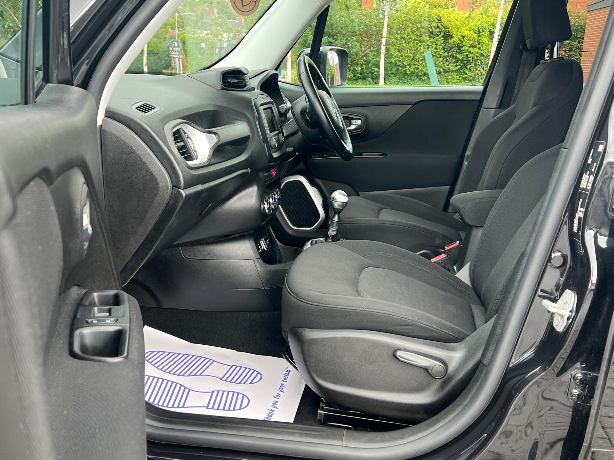 Jeep Renegade - Image 11