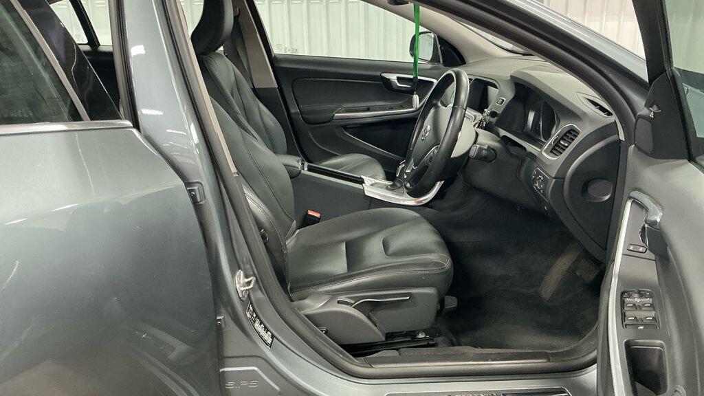 Volvo S60 - Image 2
