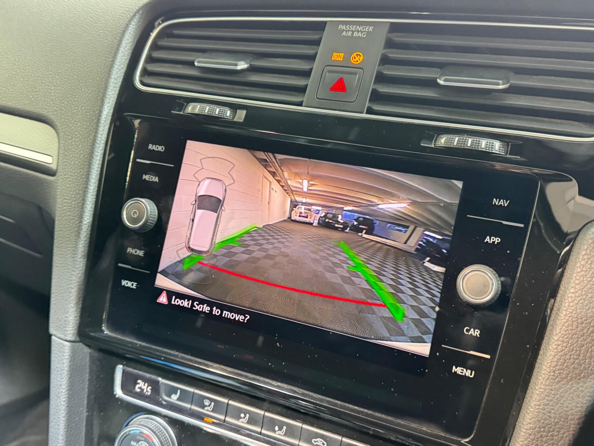 Volkswagen Golf - Image 14