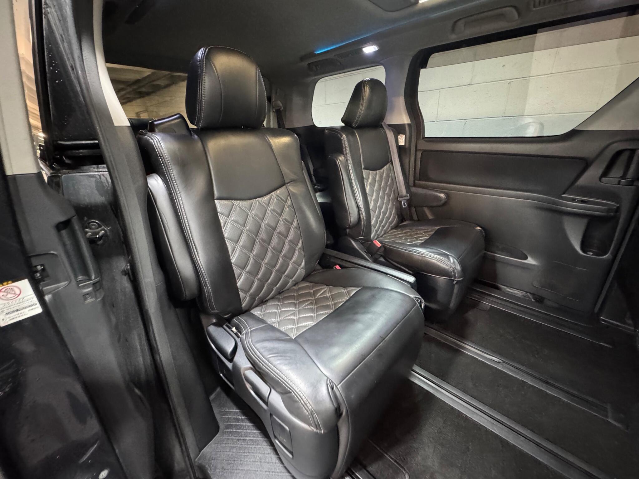 Toyota Vellfire - Image 13