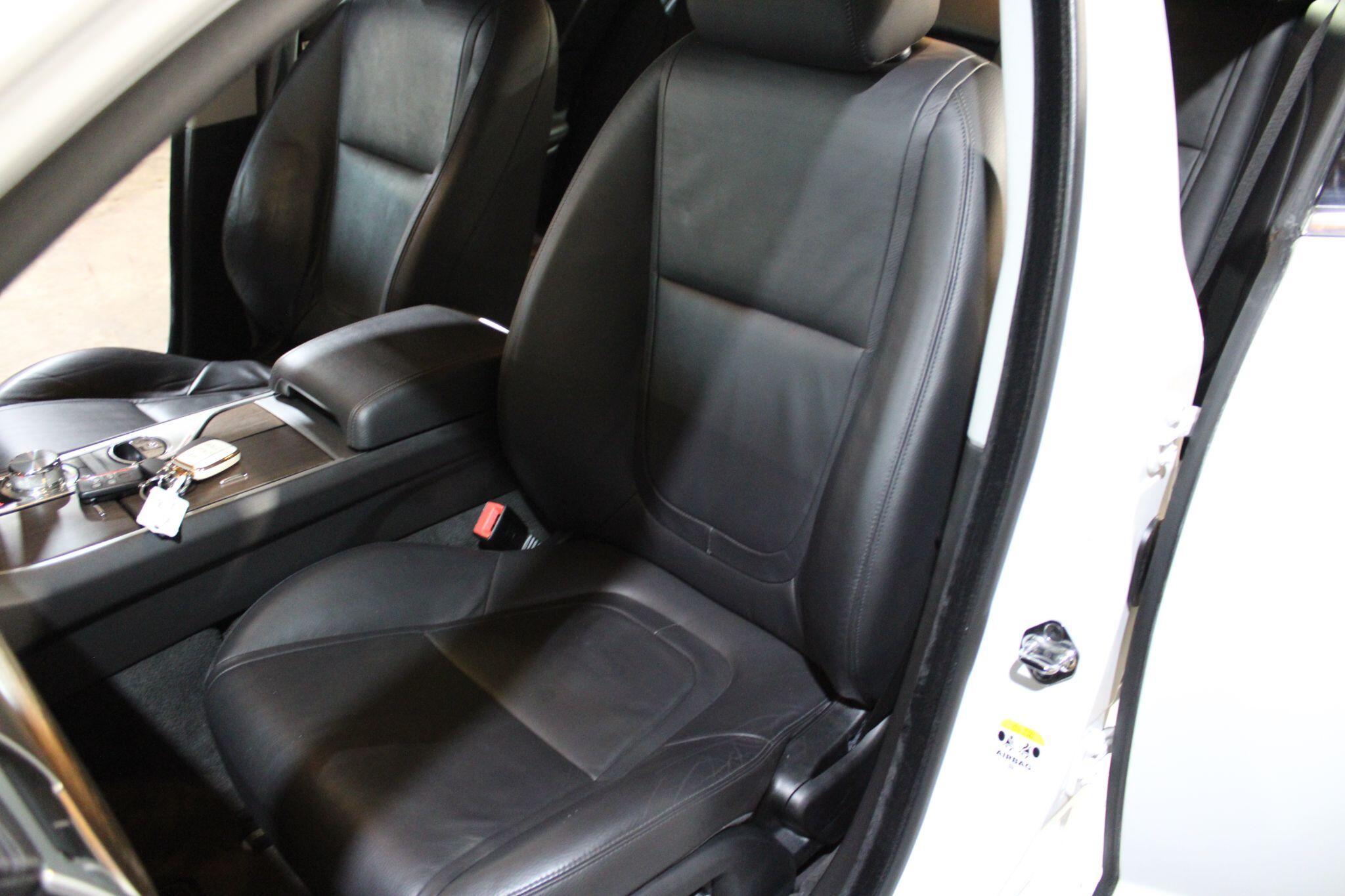 Jaguar XF - Image 11