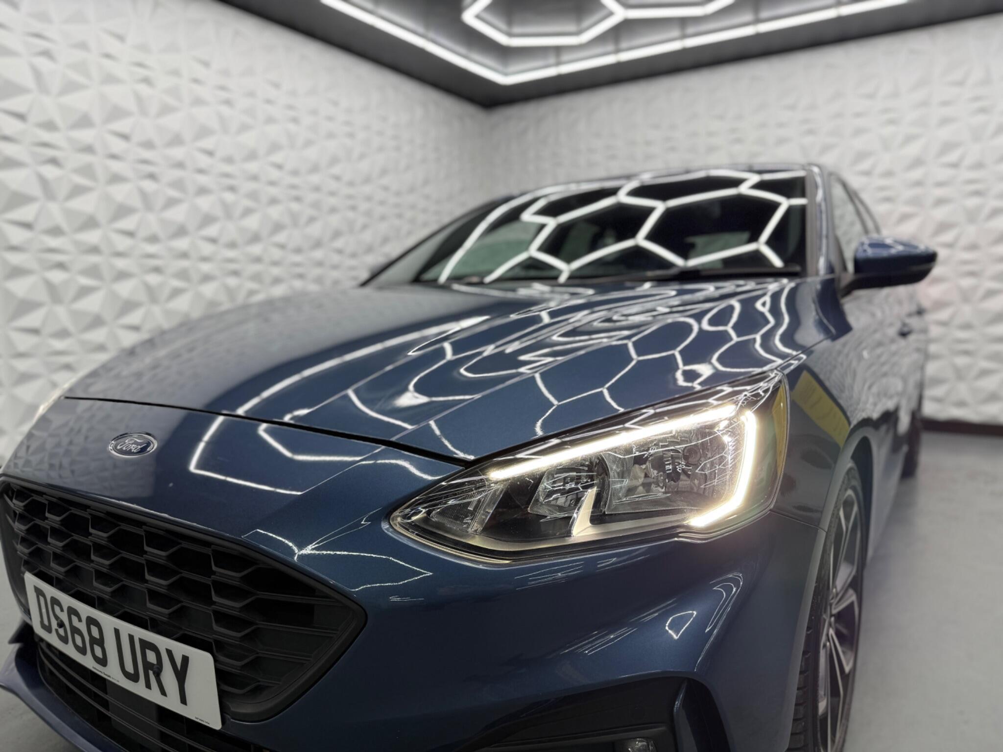 Ford Focus - Image 13