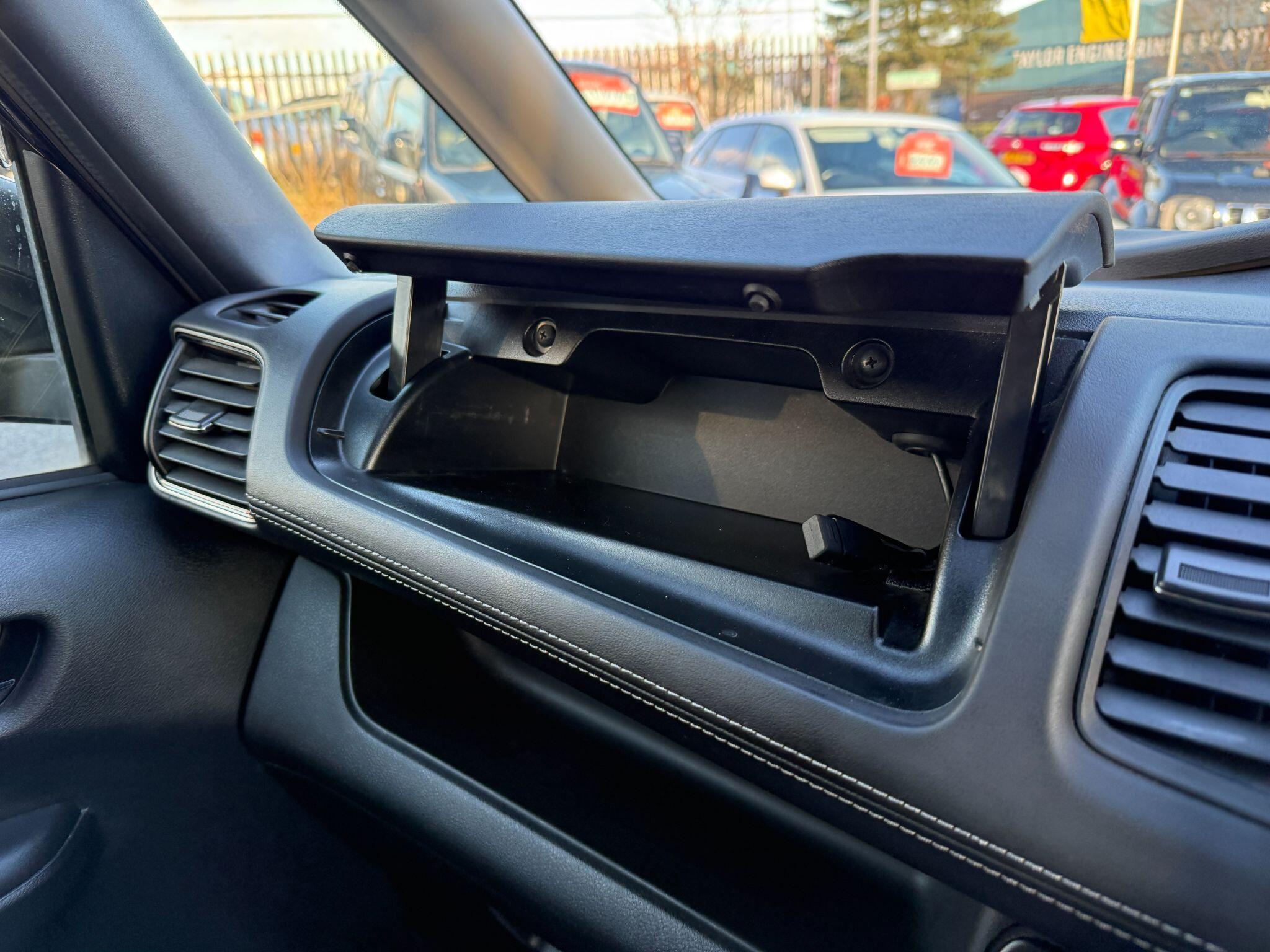 Nissan Serena - Image 80