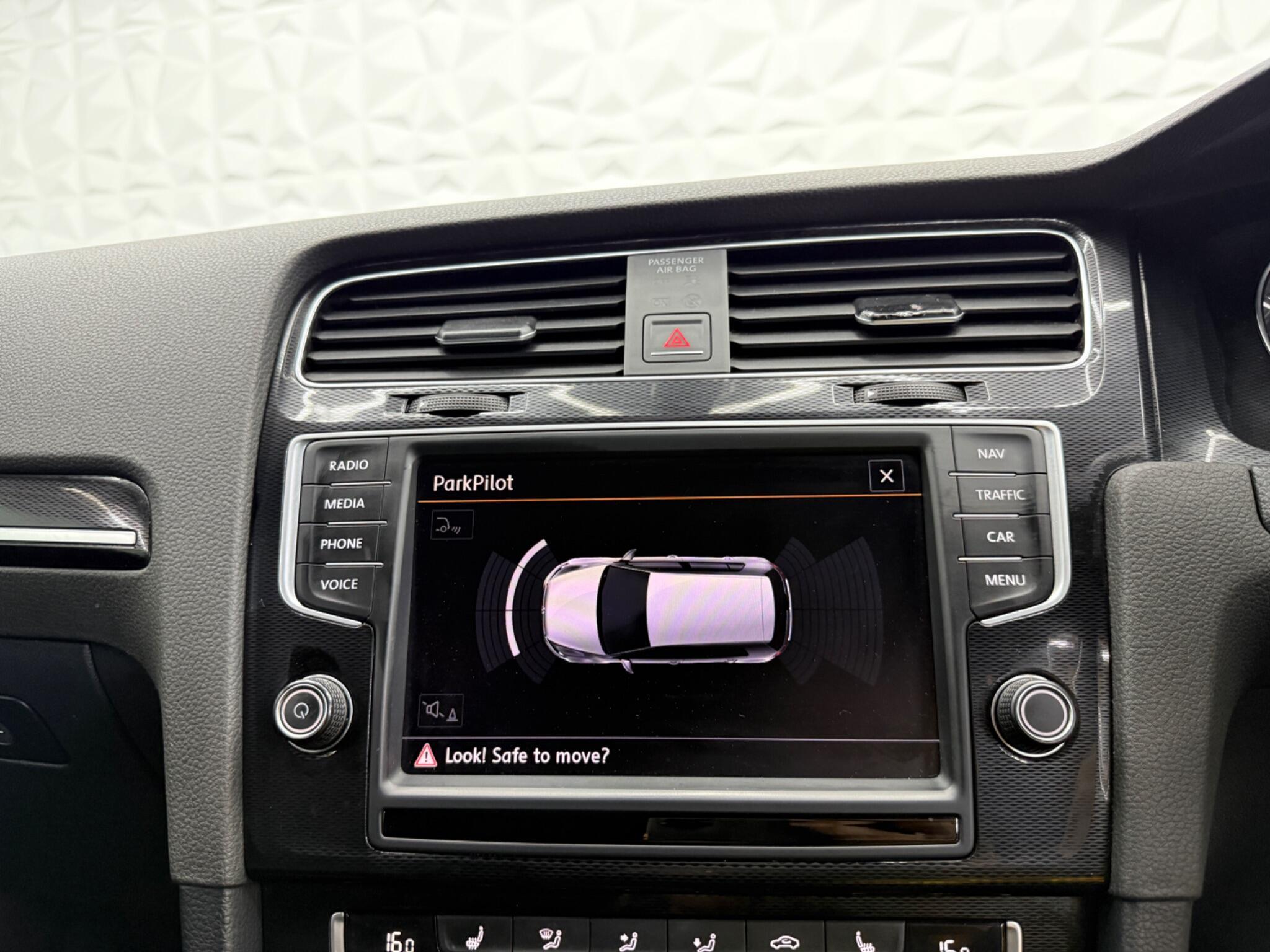 Volkswagen Golf - Image 46