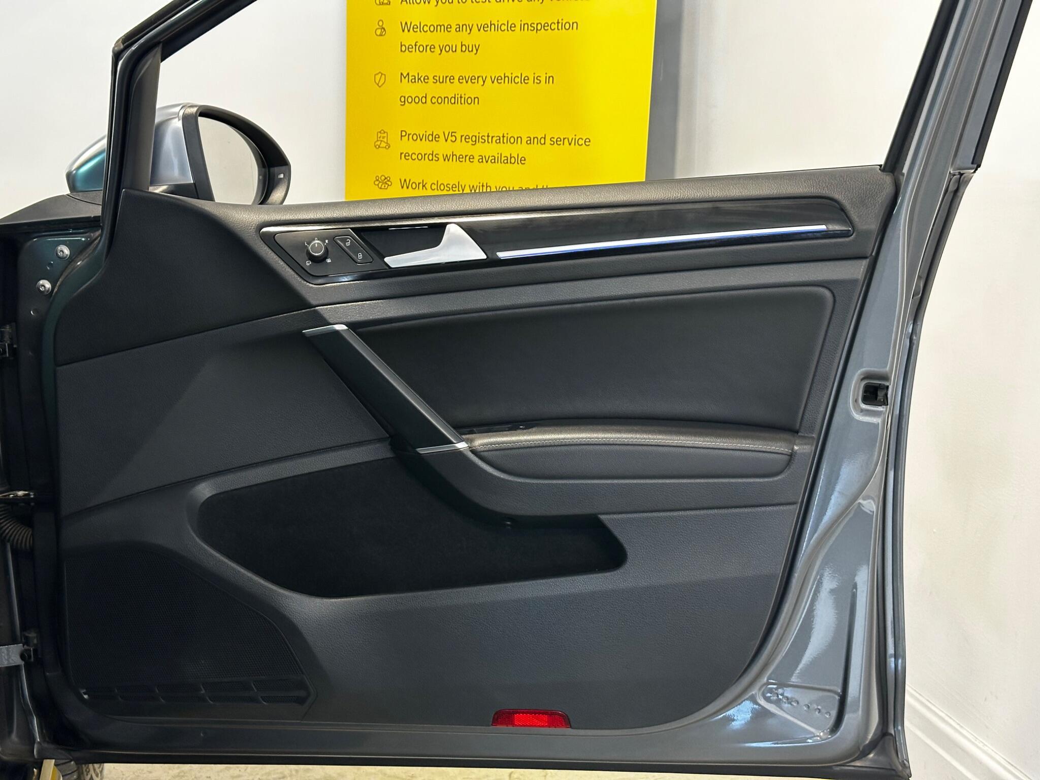 Volkswagen Golf - Image 19