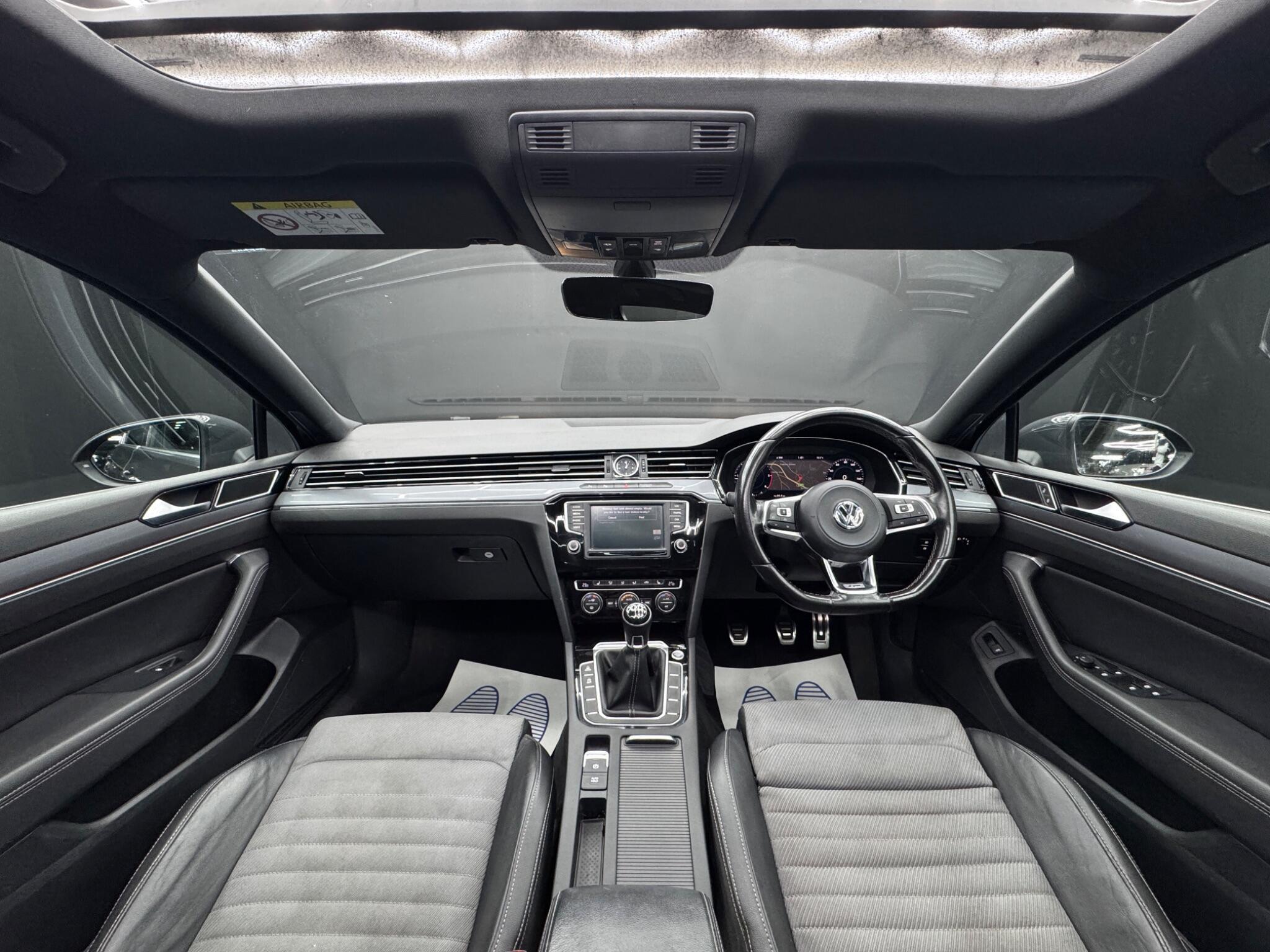 Volkswagen Passat - Image 16