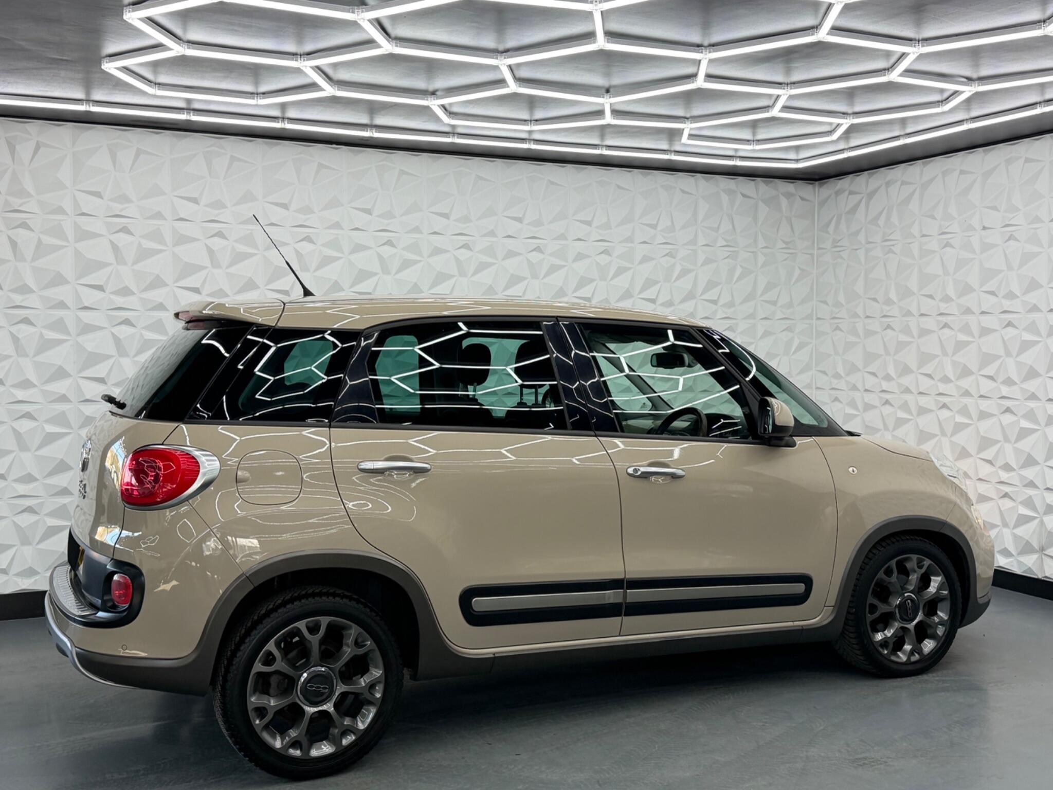 Fiat 500L - Image 9