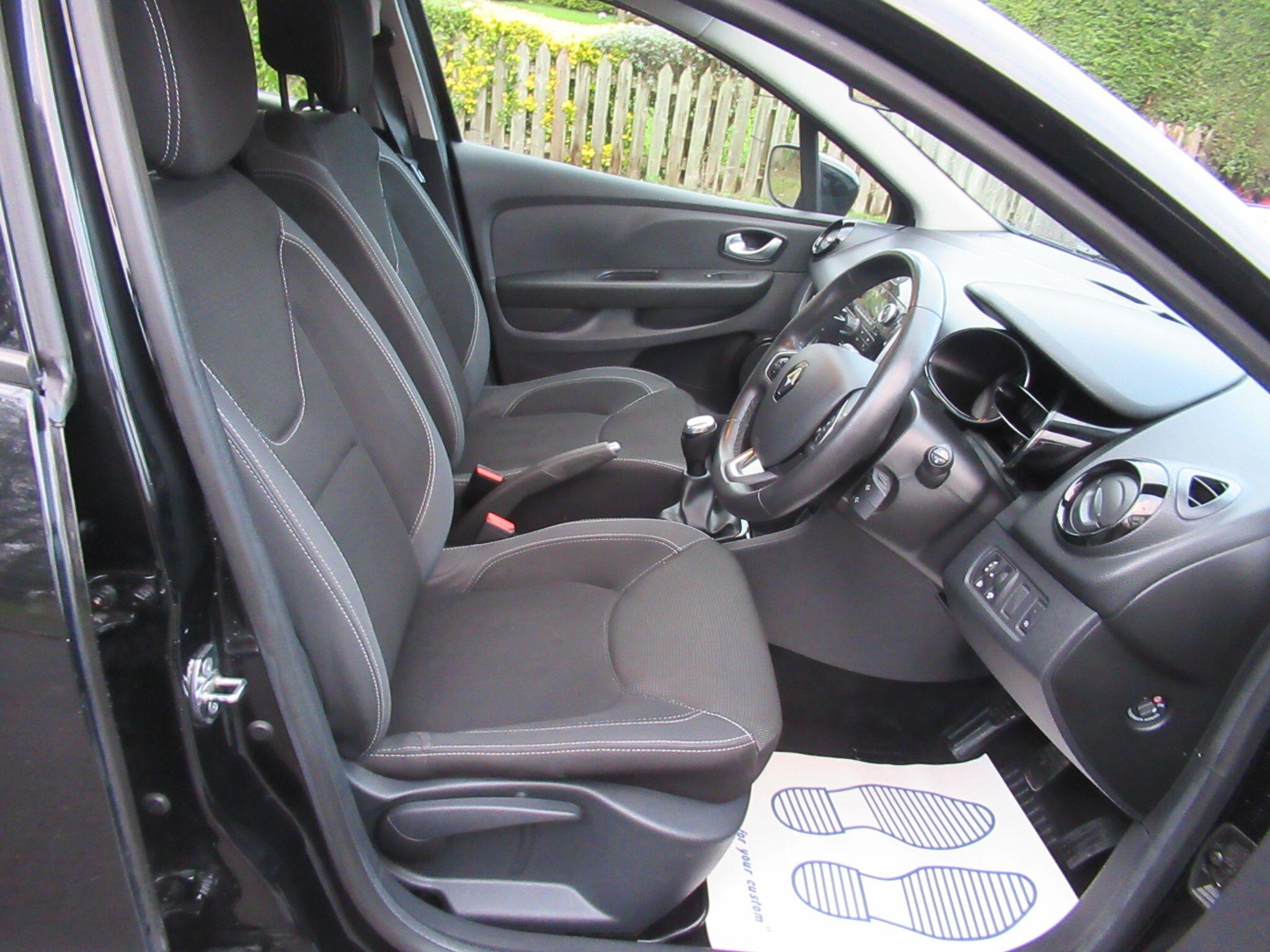 Renault Clio - Image 18
