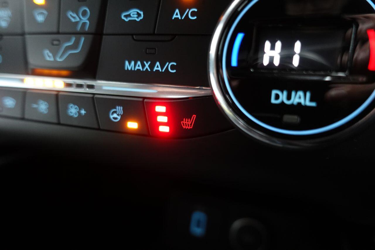 Ford Focus - Image 41